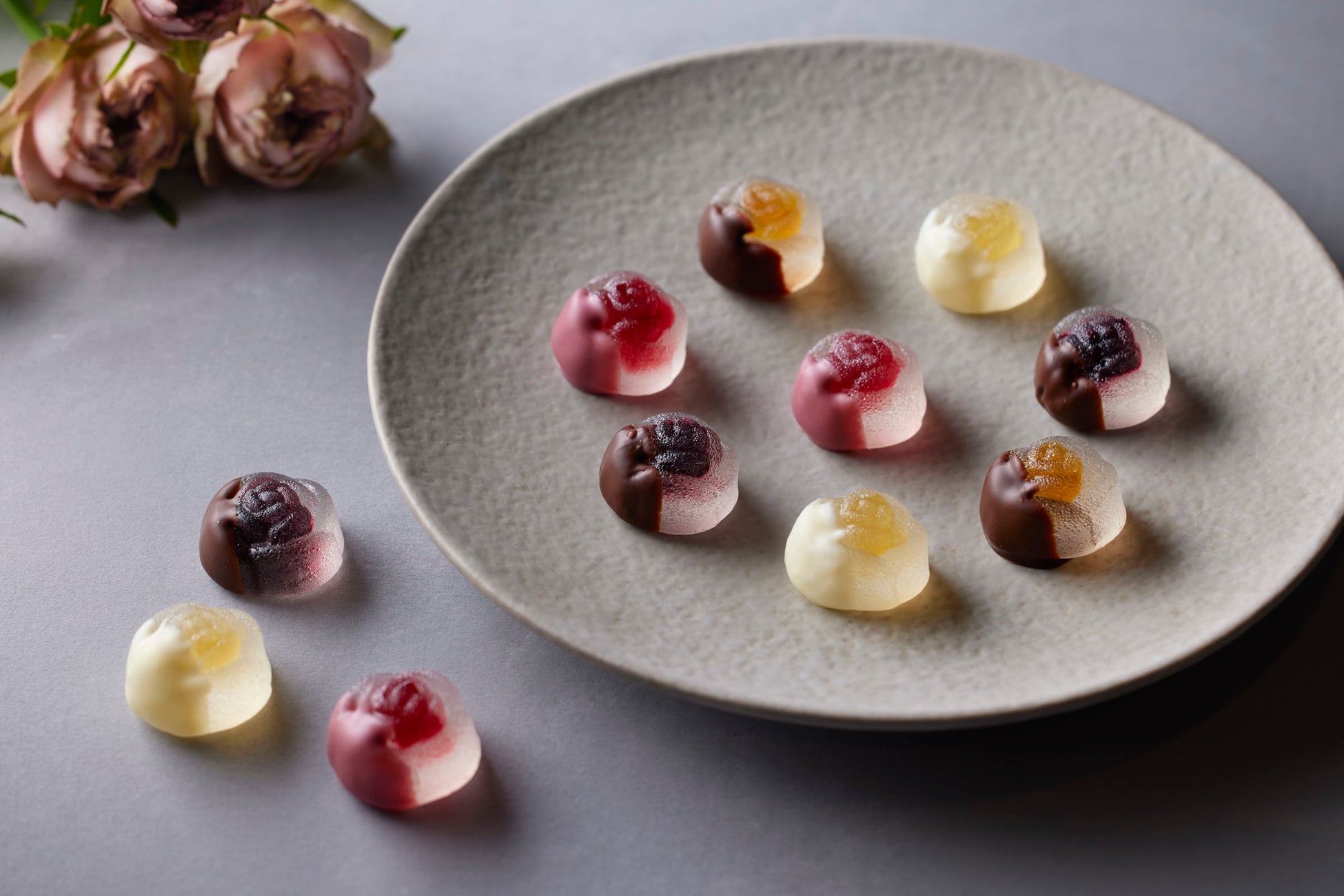 【ウェスティンホテル東京】パティスリー・バイ・ウェスティンホテル東京が贈る バレンタイン チョコレートギフト 甘く繊細な心ときめく琥珀糖×ショコラの新作「果内水晶ショコラ」を提供