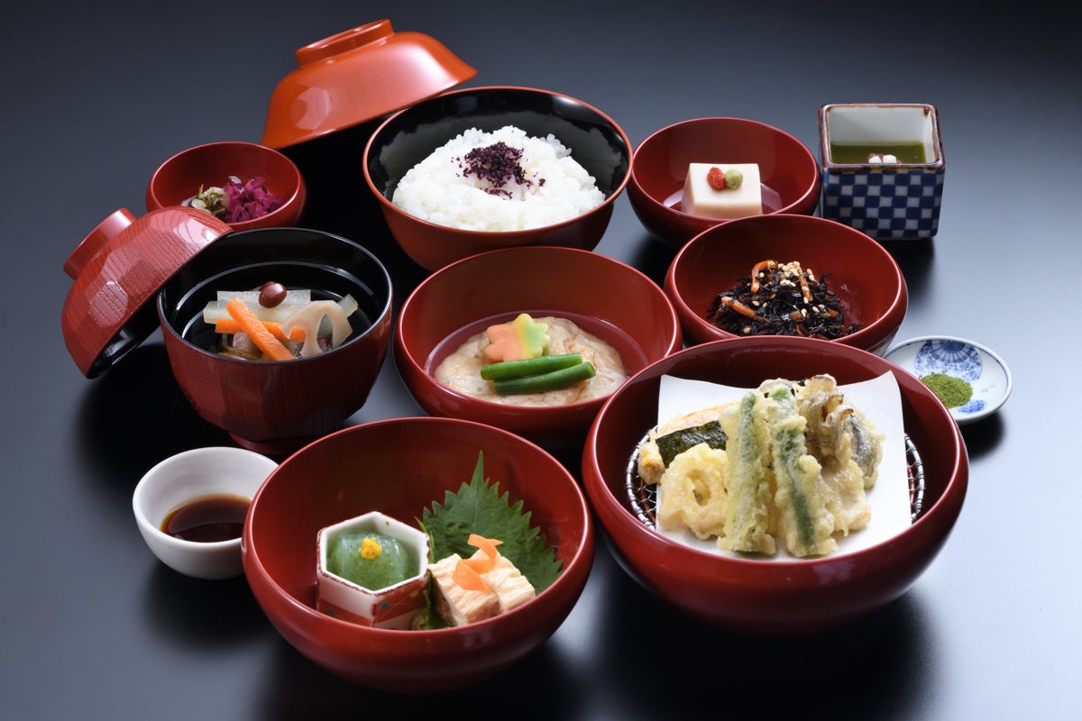 佐渡の頑固者が世界を唸らせた　～ドイツ食肉連盟主催「IFFA2025」にて、へんじんもっこの9商品が最高位となる金賞（満点評価）を受賞～