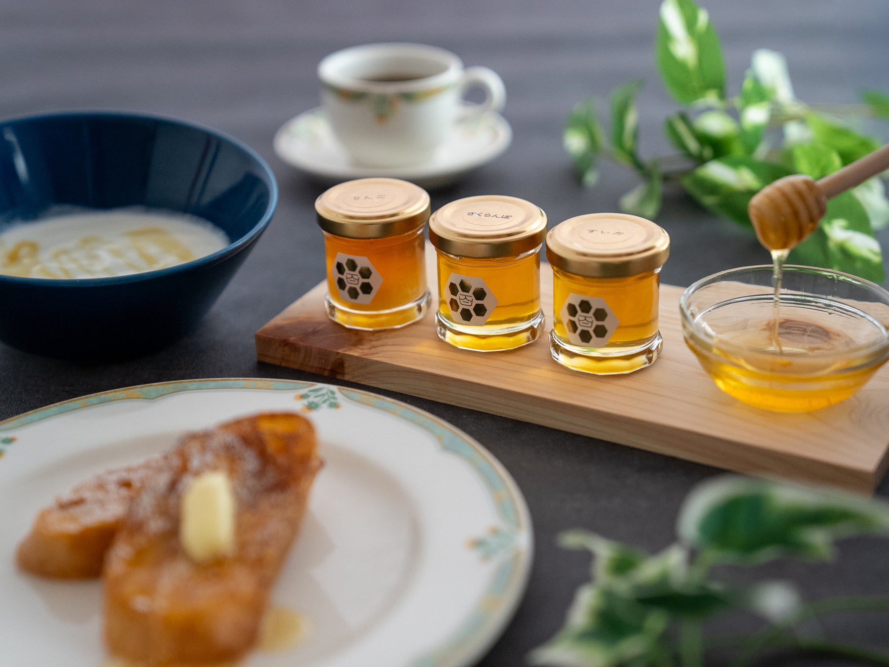 山形の伝統工芸と文化を未来へ。日本の宿古窯にて山形大学花笠サークル「四面楚歌」への和傘贈呈式と花笠ショーを2025年11月18日（火）に開催。〈実施レポート〉