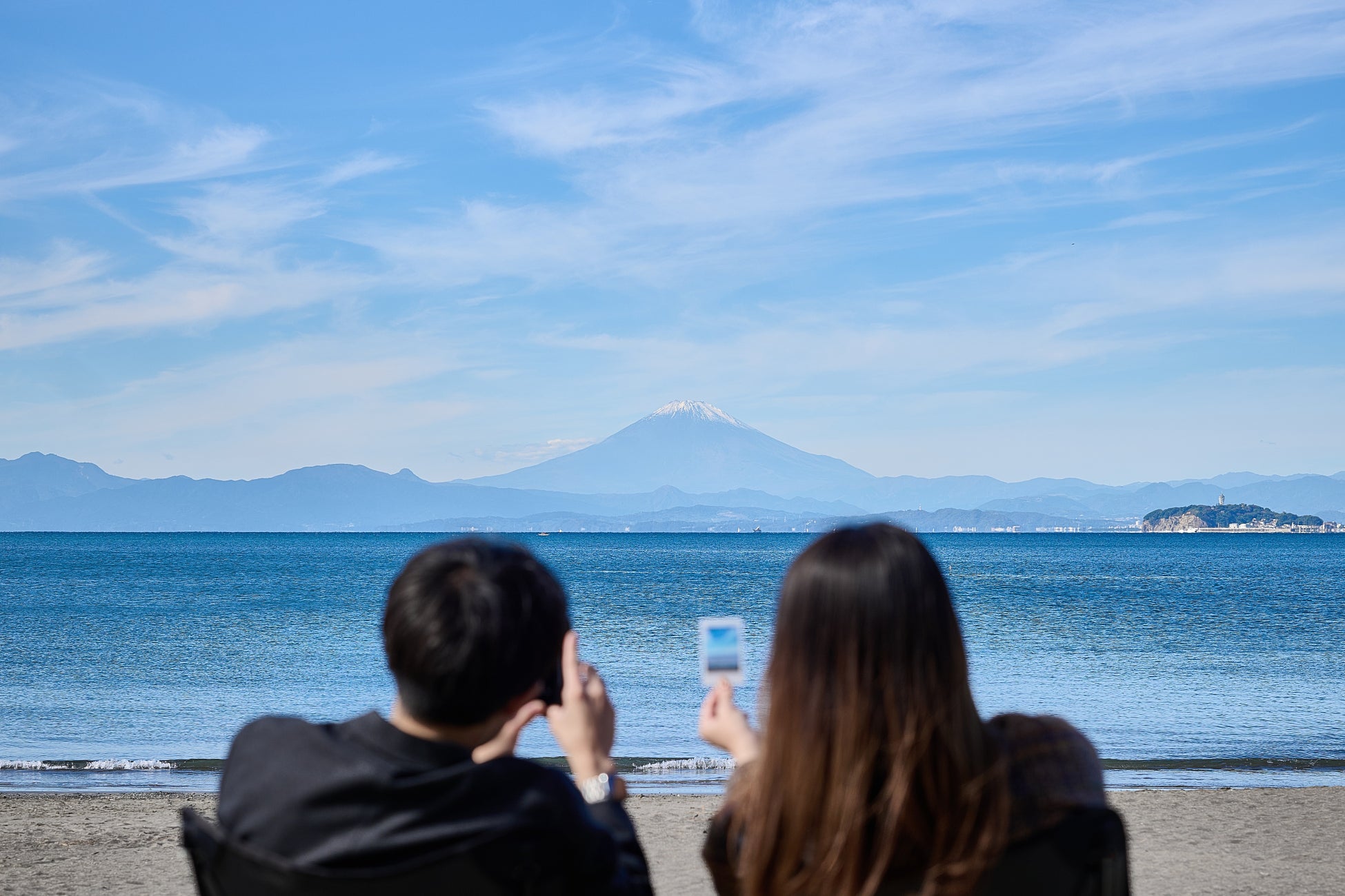 学生企画が沖縄の観光施設で商品化。福岡ホテル・ウェディング＆製菓調理専門学校、DMMかりゆし水族館と共同開発した「ノロロロールケーキ」を発売