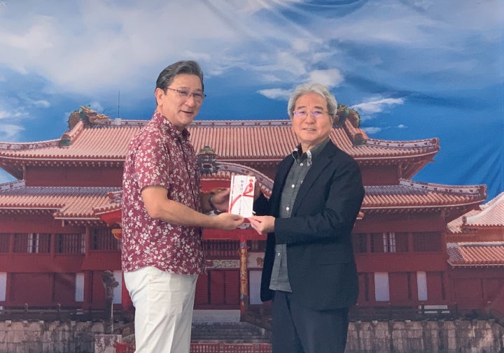 【BURBERRY】チーフ・クリエイティブ・オフィサー ダニエル・リーがデザインする「クラリッジズ クリスマスツリー 2025」を公開