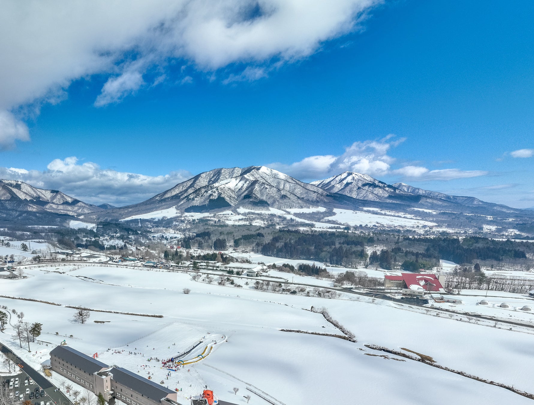 旅好きなあなたのためのワードローブブランド「THOMA」から、モデルの大屋夏南さんとのコラボアイテムの販売を開始。スペシャルインタビューも公開