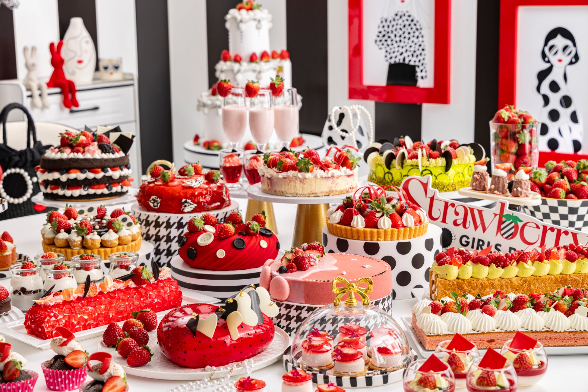 【ヒルトン東京】『ストロベリーモノクロ・ガールズパーティー』スイーツビュッフェ