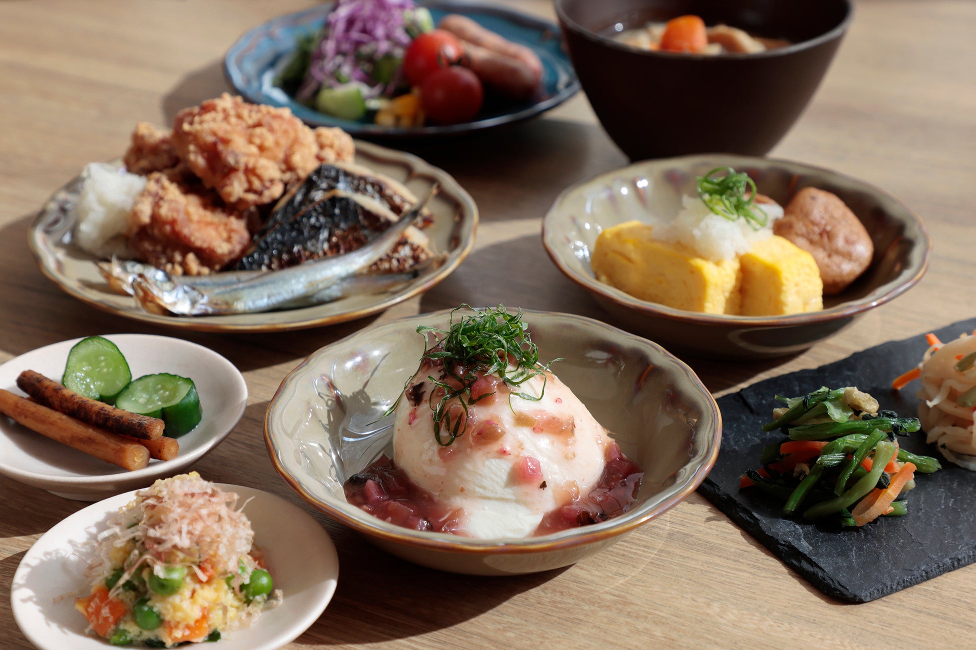 【新発売】創業135年の老舗マッチメーカーとキャンプブランドの共同開発！キャンパーのニーズに応えた廃材活用のレトロ着火剤「焚きびだんご燐寸」が登場