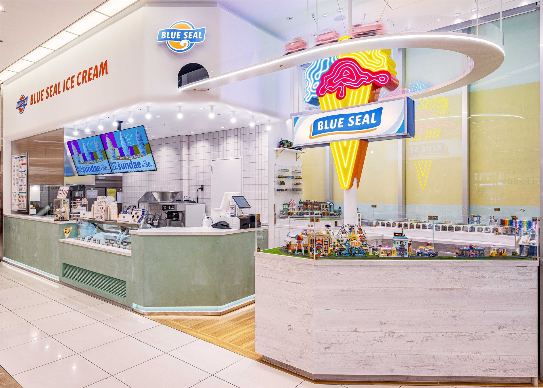 【シェラトン都ホテル東京】苺とショコラ、季節の主役が揃い踏み　華やかスイーツと彩り豊かなセイボリーの贅沢なアフタヌーンティー