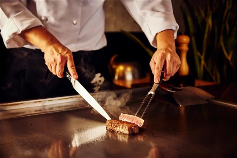 東京で味わう南国の贅沢体験　ストリングスホテル東京インターコンチネンタル×ANAインターコンチネンタル万座ビーチリゾート　期間限定・鉄板焼きコラボレーション開催【12/4～12/18】