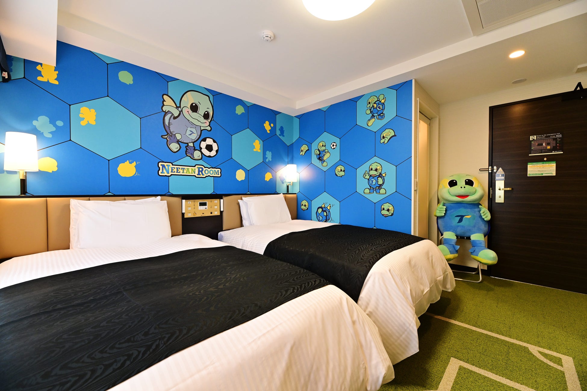 世界的リゾート野沢温泉 × 北斎の小布施、初の広域コラボ　栗の鬼皮アップサイクルジン × 北斎アートで、北信州を一つの“文化圏”として世界へ発信