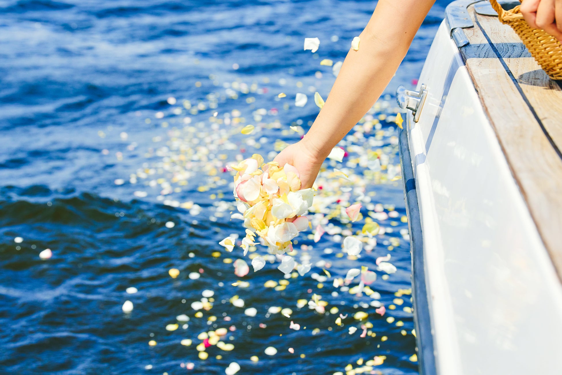 真っ赤な苺がきらめく！ホテルクオリティのスイーツとセイボリーが食べ放題。「ストロベリーアフタヌーンティーブッフェ」開催