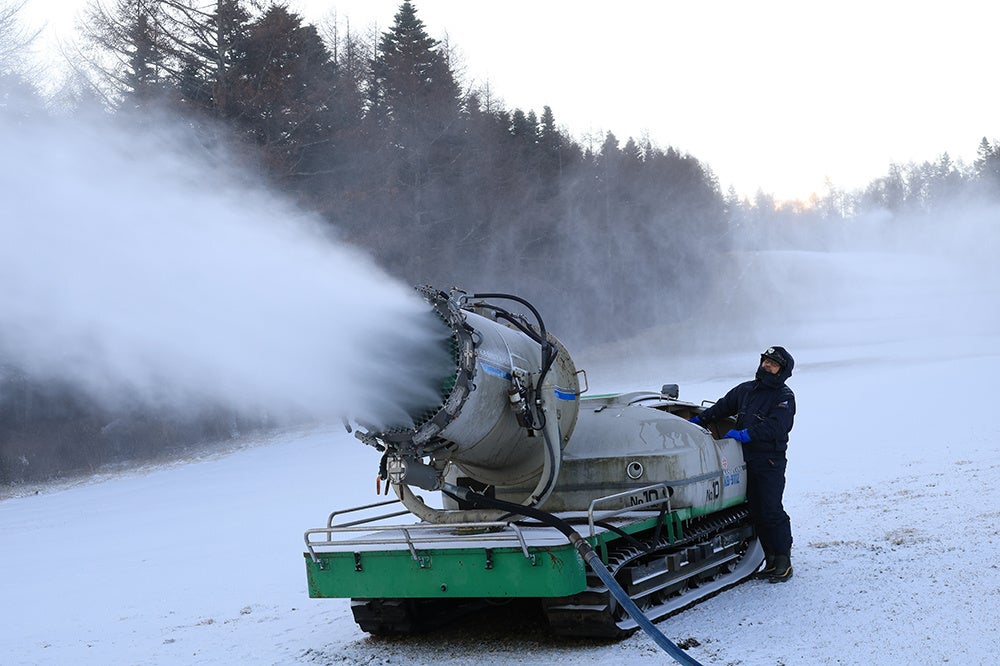 アールデコ建築の幻想的な空間でワックスアート作品を楽しむ。宿泊者以外も入場無料で楽しめるホテル内ギャラリー 「UNWIND GALLERY」にて「Jun’s Light」の展示開始！