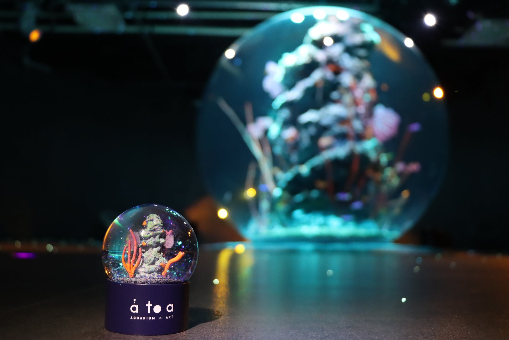 アトアの国内最大級の球体水槽“AQUA TERRA”がオリジナルスノードームに！【神戸の港の劇場型アクアリウム】