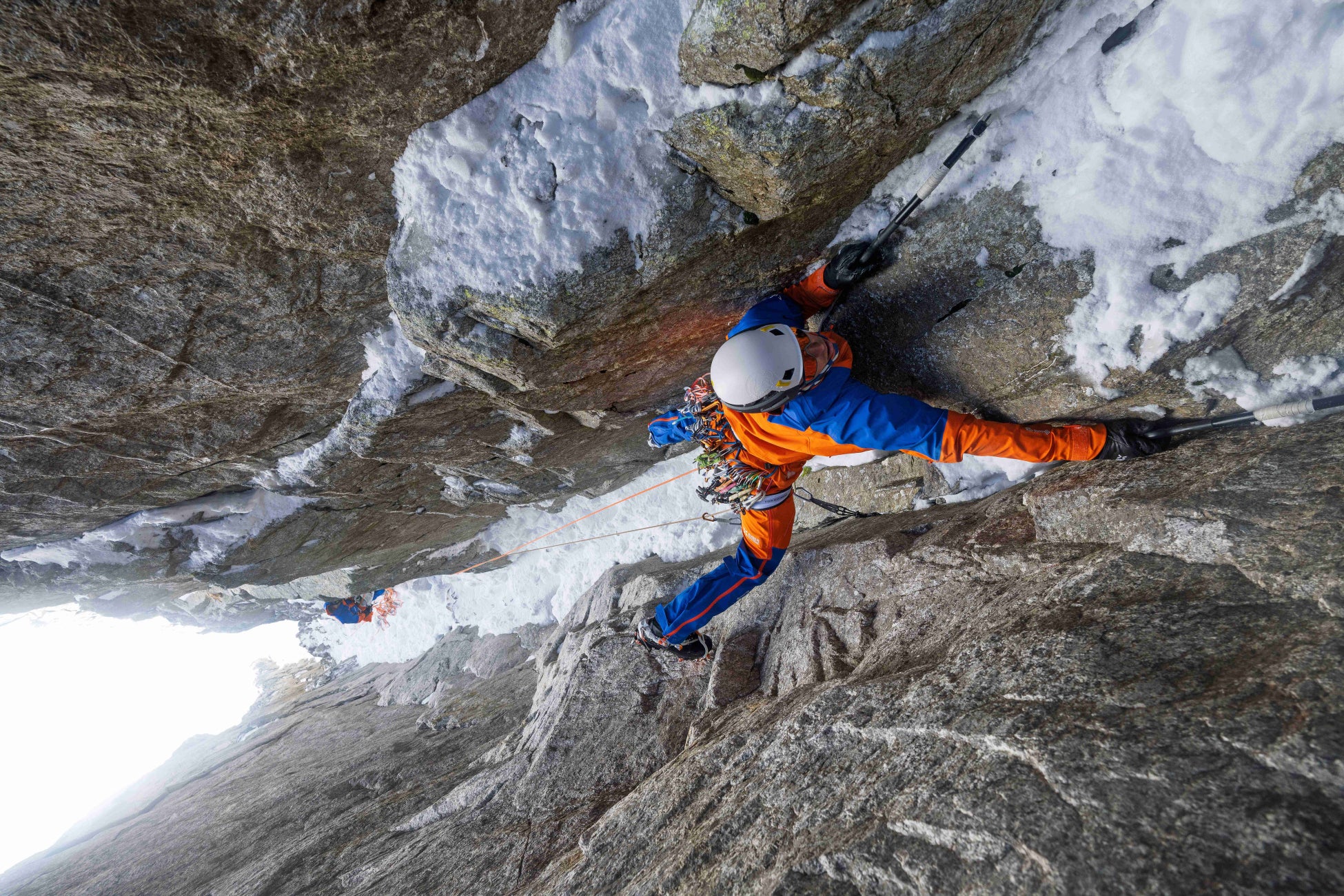 マムート・オリジナルカレンダー2026がもらえる「カレンダーキャンペーン」を12月5日より開催。マムートがサポートするアウトドア・アクティビティをまとめたカレンダーで雄大な景色をお楽しみください！