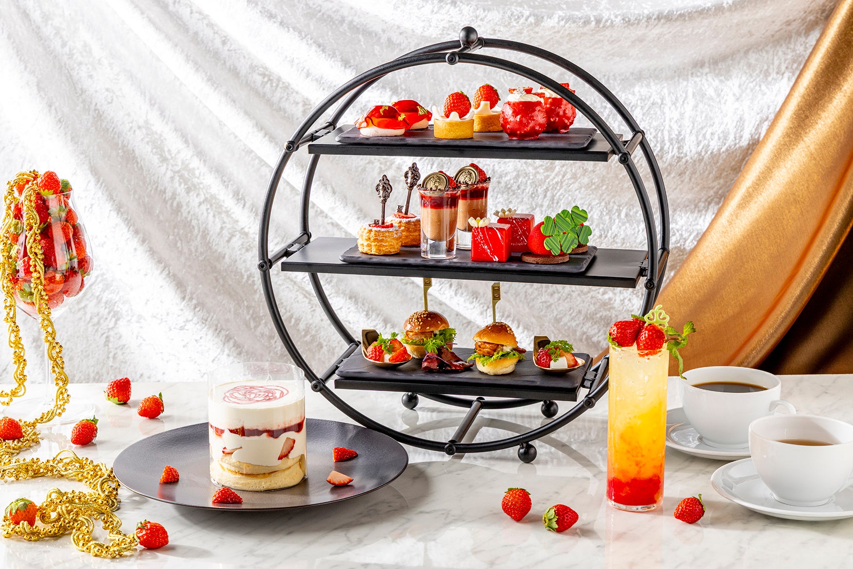 いちごとチョコレートのアフタヌーンティー“幸運の始まり”​ 一瞬のとろける贅沢パンケーキ