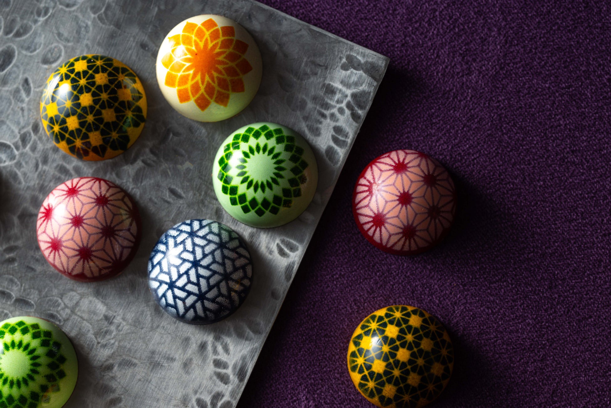 【ザ・キャピトルホテル東急】バレンタインスイーツが続々登場！「和柄ボンボンショコラ」や長年愛され続ける「バナナブレッド」が数量限定で登場