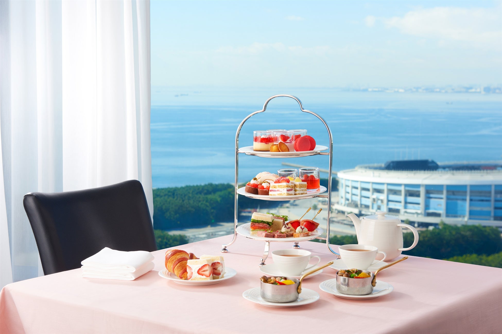 お部屋で過ごす、甘くて優雅ないちご時間。冬限定“いちごアフタヌーンティー”付ステイプラン