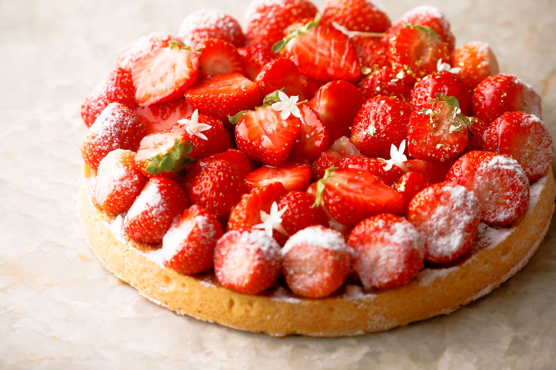 【フォーシーズンズホテル京都】いちご尽くしの限定スイーツコレクション。真っ赤に彩られるアフタヌーンティーも登場。