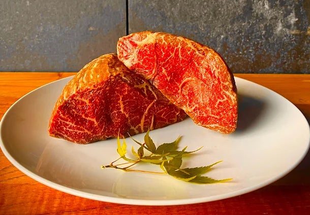 肉好き必見。大分和牛の旨みを解き放つ、THE PEAKの新スペシャルメイン。