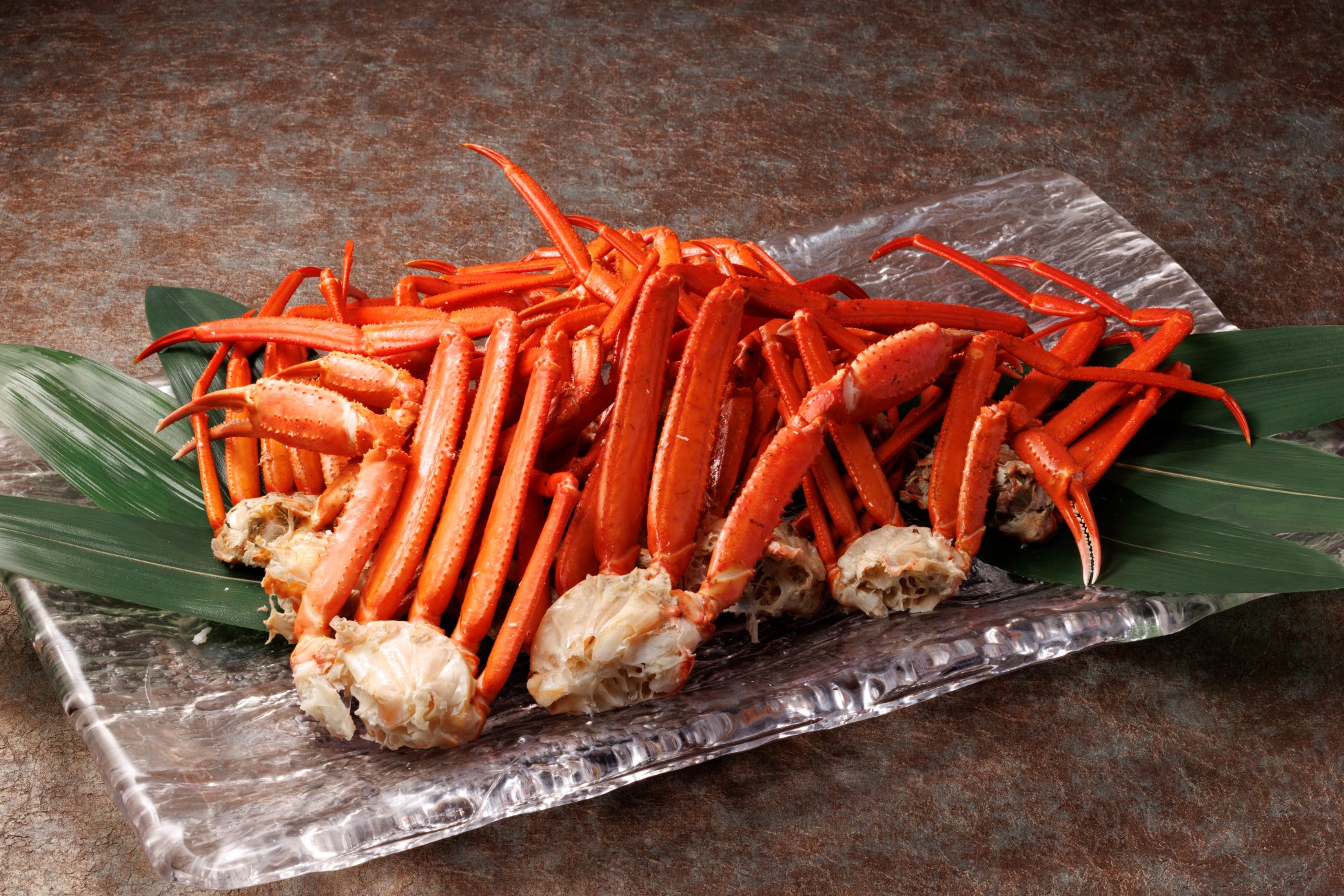 鳥取・大山で冬の味覚をぜいたくに堪能。旬のベニズワイガニや、地元酒蔵の銘酒を燗酒で味わう美食体験を提案【メルキュール鳥取大山リゾート＆スパ】