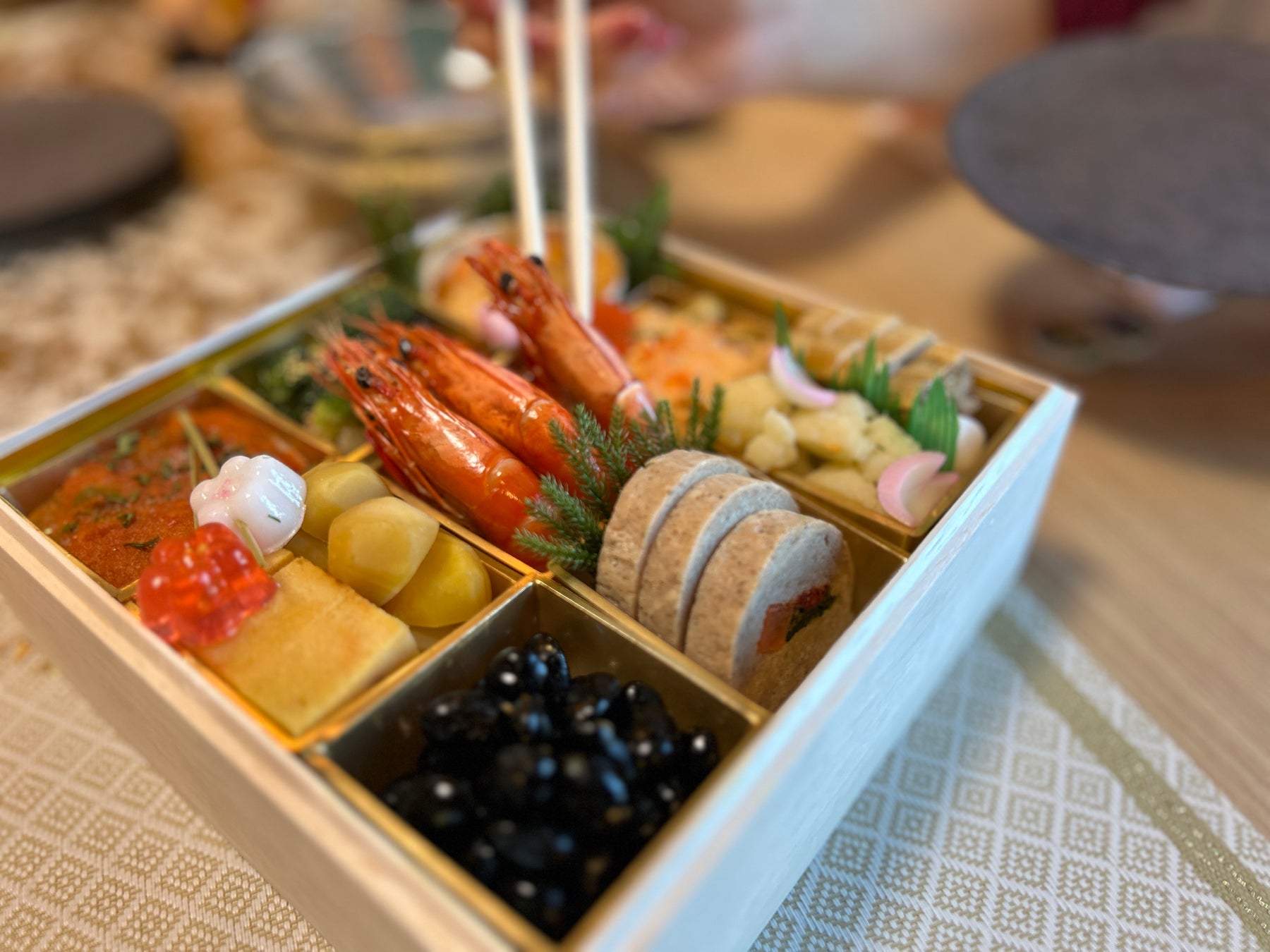 訪日旅行者は、日本の”静かな正月”をどう過ごす？ ～にぎわいと静けさが交差する年末年始、家族で楽しむ伝統行事体験をMIMARUが提案～