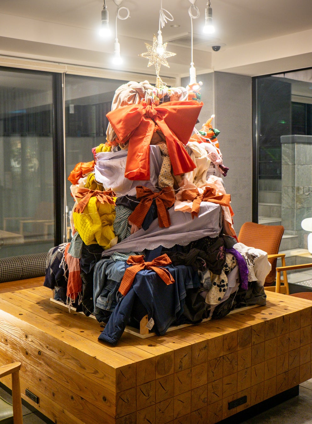 【2025年の流行はコレ!】今年の世相は「物価高に対応した生活支援グッズ」クレーンゲーム世相キャッチャーを12月15日~31日に展開!飲料、お菓子、トイレットペーパーなどの生活必需品が例年になく大人気