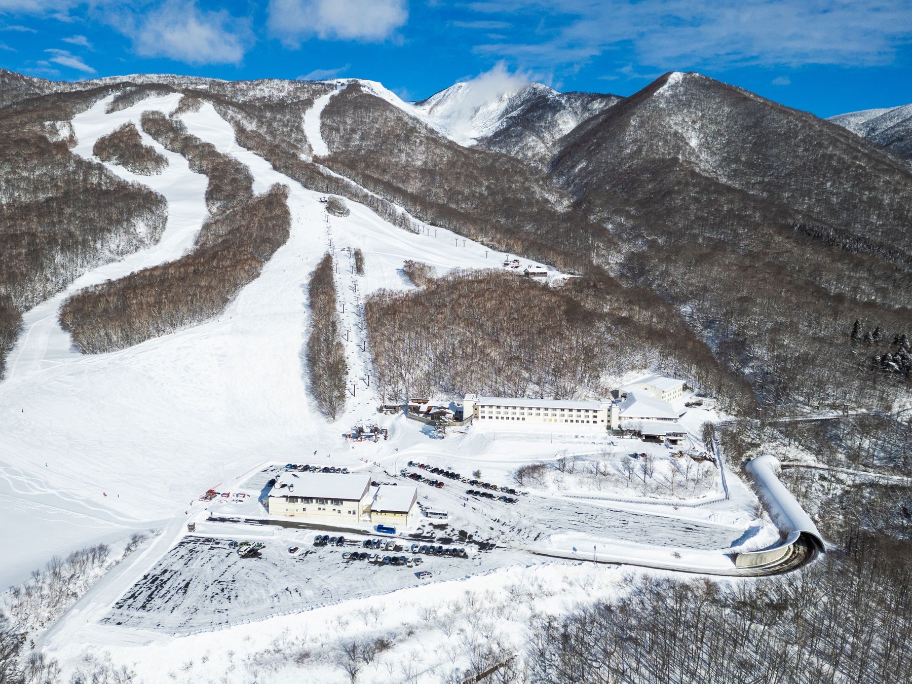 岩手県最高峰のスキー場で極上のパウダースノーを楽しもう！網張温泉スキー場、12月20日(土)オープン　休暇村岩手網張温泉、チェックイン日～アウト日まで滑り放題の宿泊プランを販売
