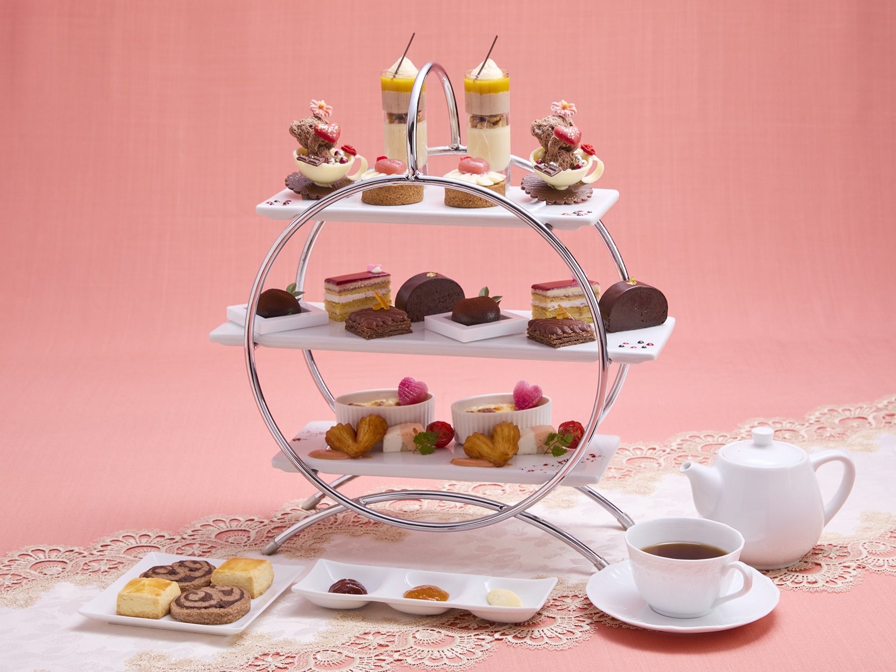 【ロイヤルパークホテル】ピンクとチョコで愛らしく華やかに「バレンタインアフタヌーンティー」を1/19より発売。