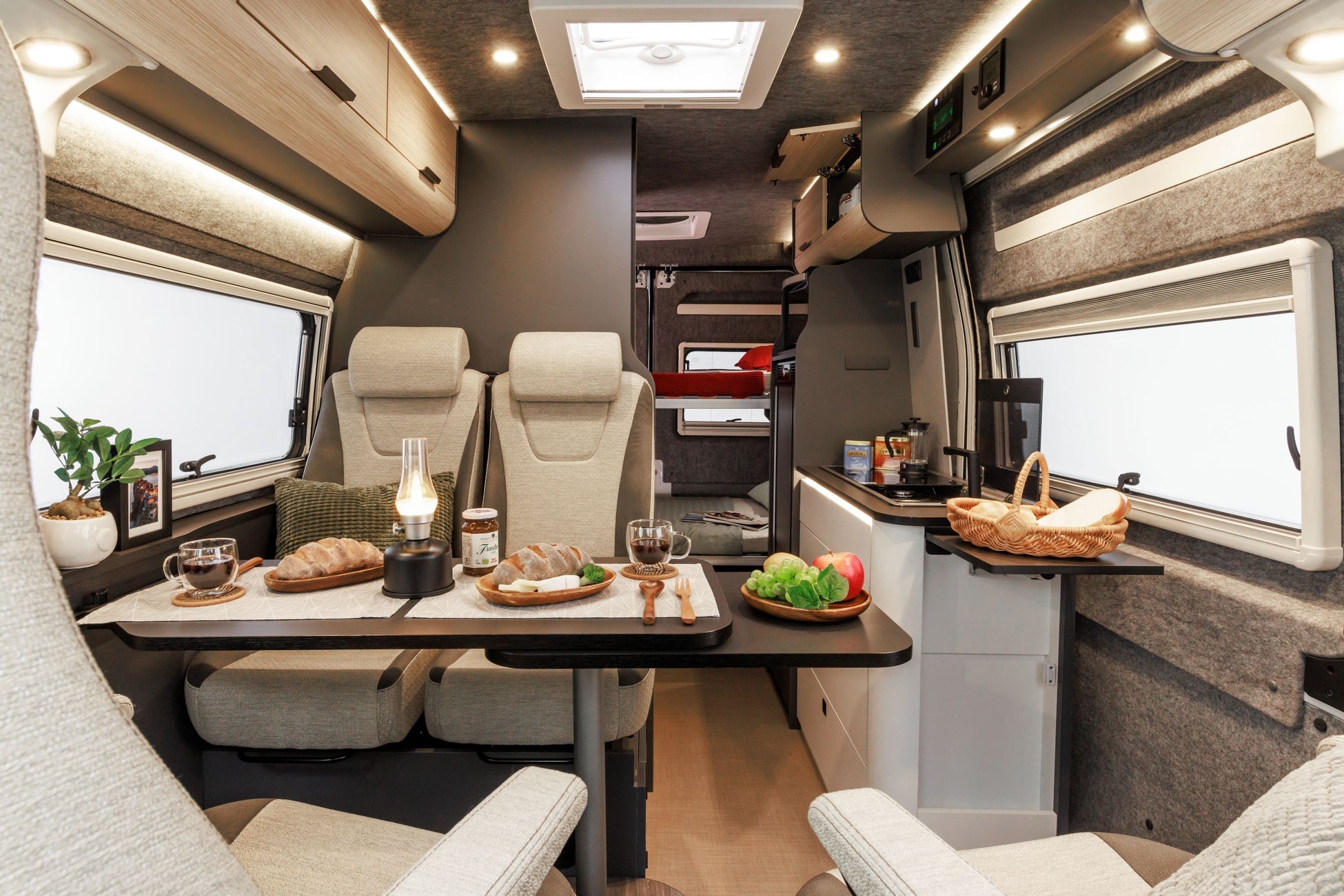 【愛用オーナーが語る】アジア太平洋No.1ディーラーがつくるデュカトキャンピングカーの最高峰「DA VINCI（ダヴィンチ）」——その魅力を徹底解剖