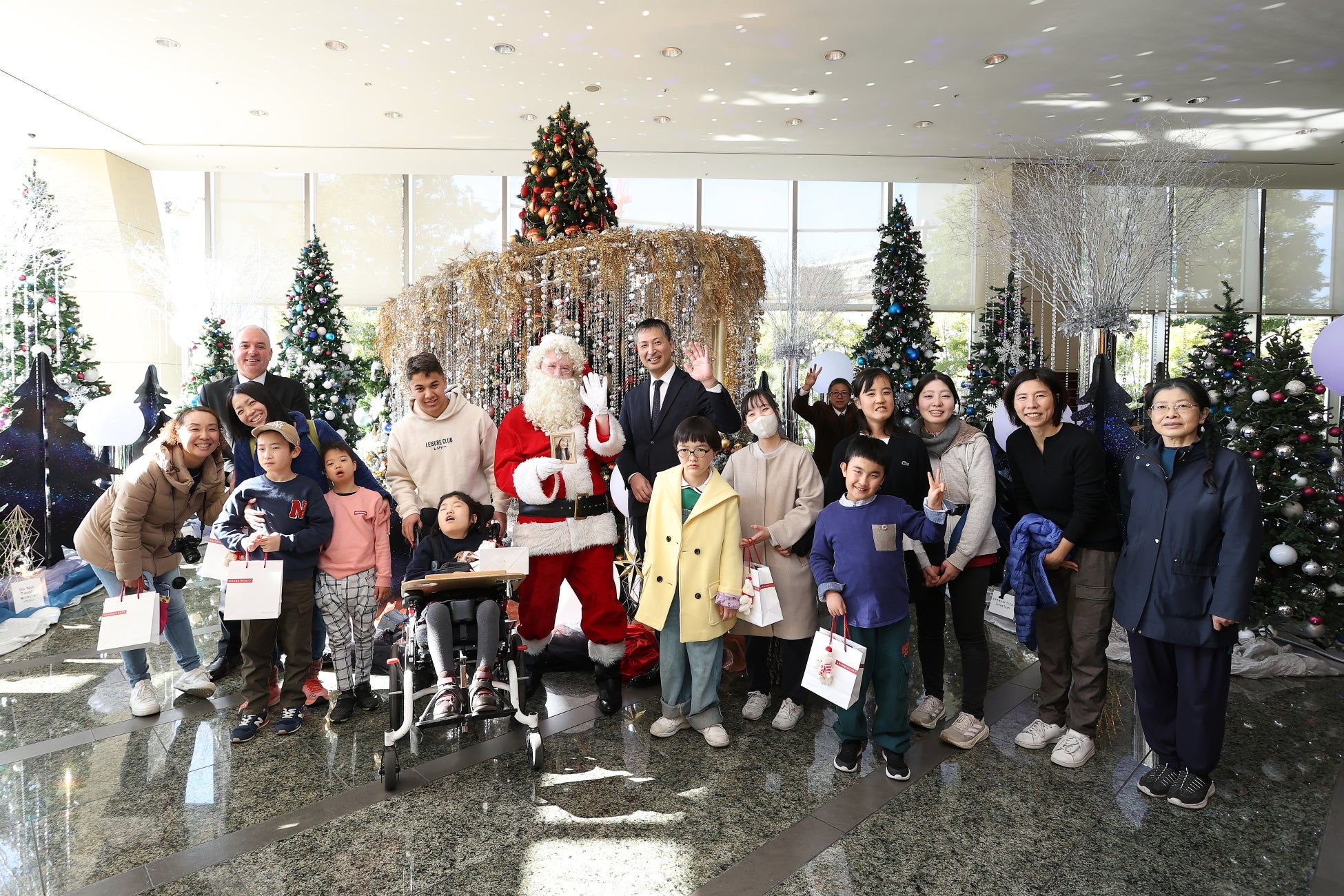 特別支援学校の子どもたちとサンタクロースが絆を結ぶクリスマス交流会を開催しました～ グランド ハイアット 東京 イベントレポート ～