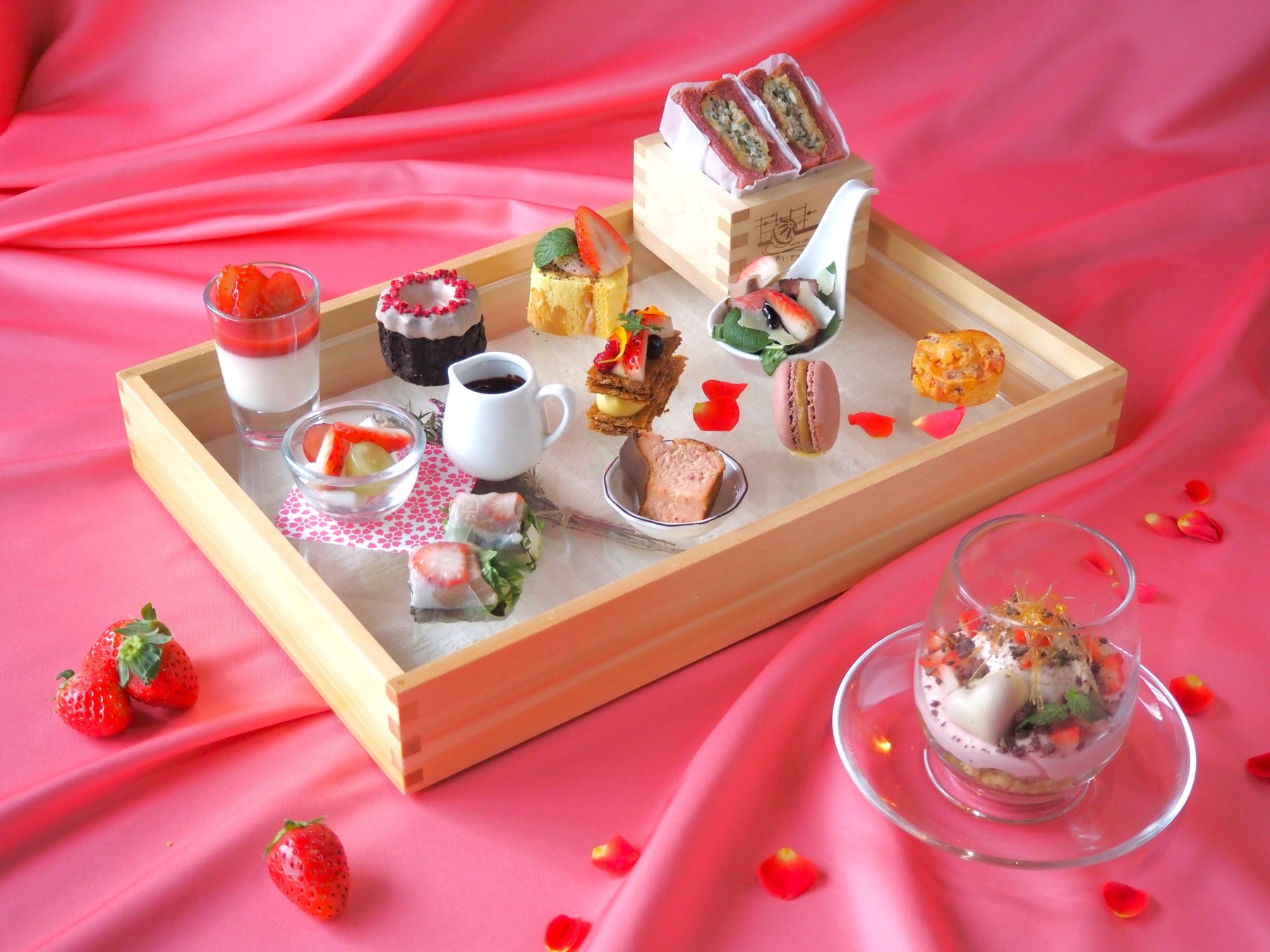 【メルキュール京都ステーション】旬のいちごを贅沢に味わえる「苺に恋するストロベリーアフタヌーンティー 」が1/7(水)より期間限定登場！