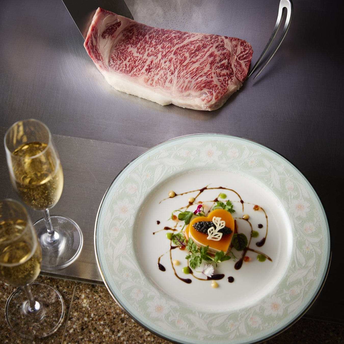 【ロイヤルパークホテル】バレンタインデートに最適な鉄板焼ペアディナーや、繊細で華やかなバレンタインギフトが登場！