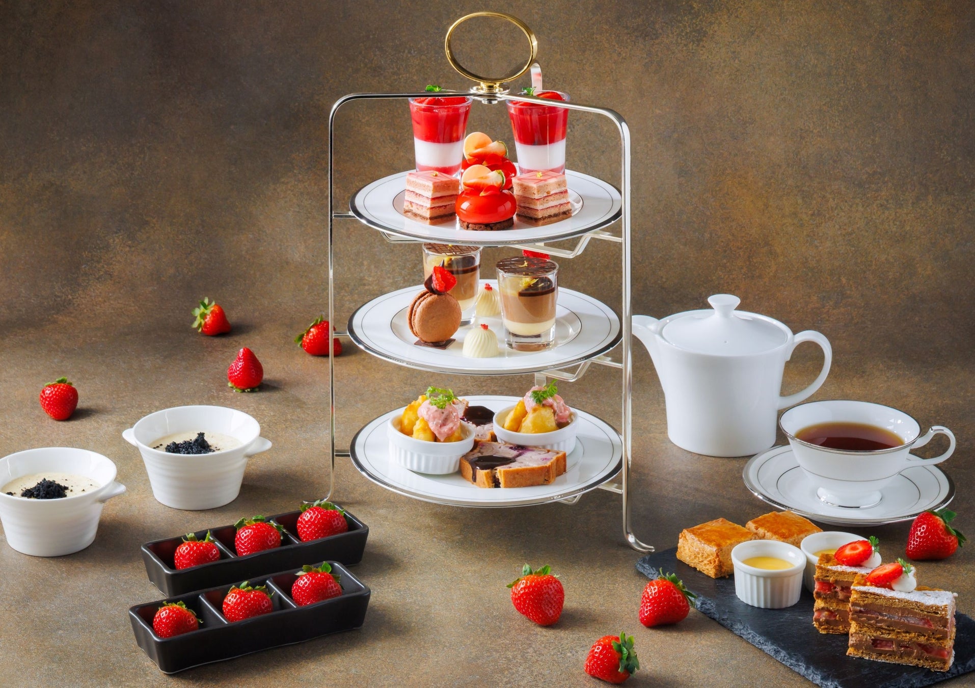 【ホテル日航立川 東京】苺とチョコレートのアフタヌーンティー」12月21日より予約受付開始