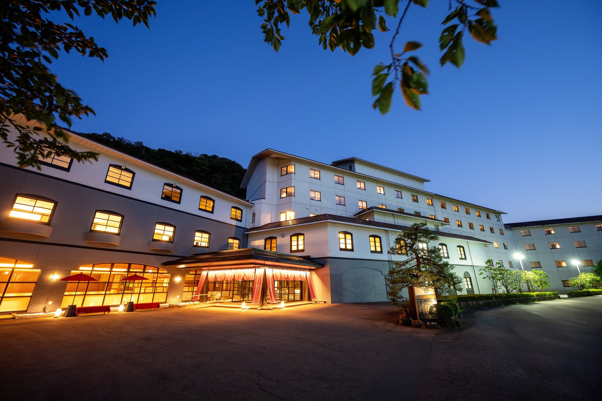 【新体験】五感を研ぎ澄ませ、静かに自分とつながる時間。伊賀の伝統工芸と書を融合した「五感書マインドフルネス体験」を提供開始