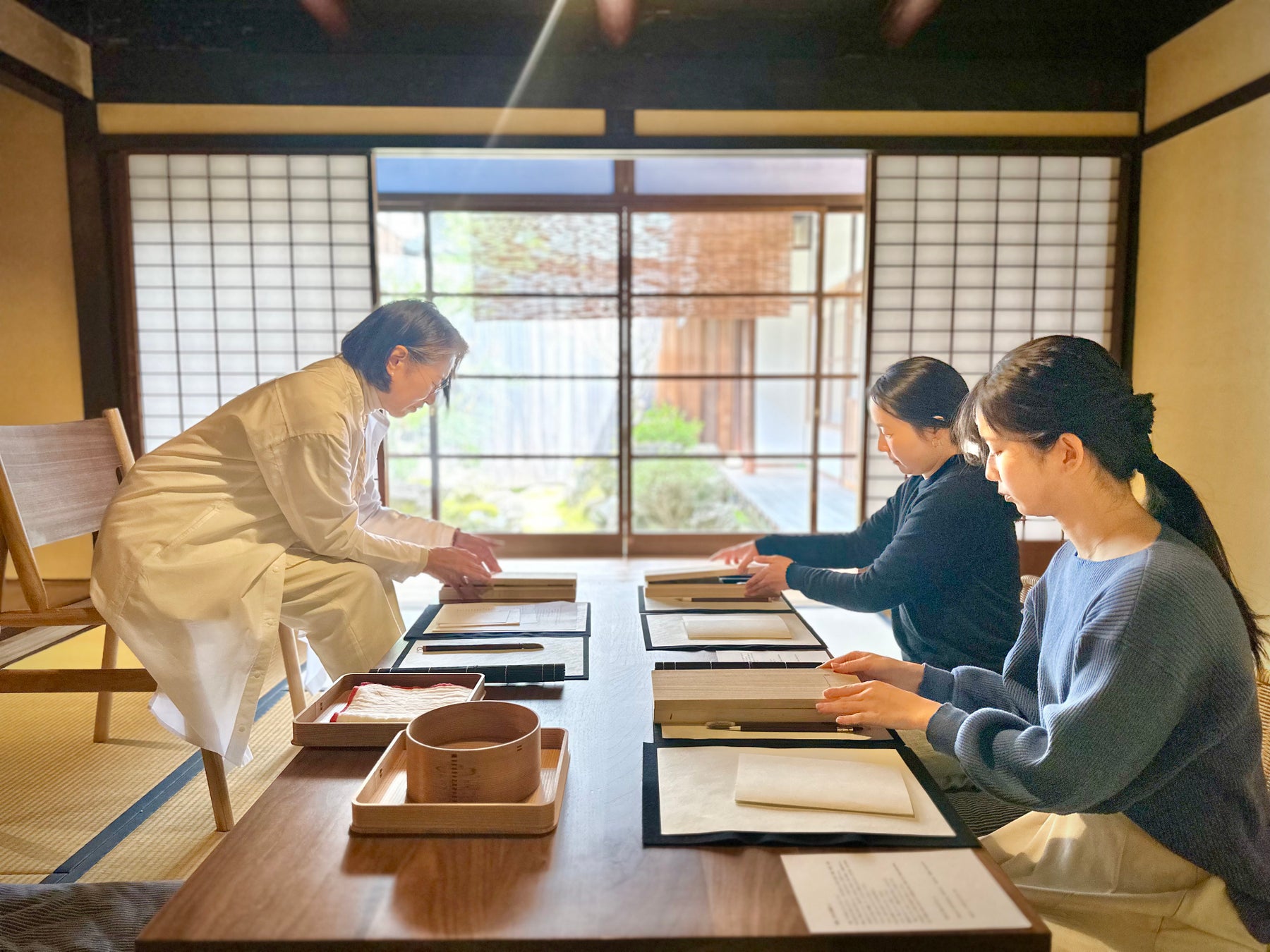 【新体験】五感を研ぎ澄ませ、静かに自分とつながる時間。伊賀の伝統工芸と書を融合した「五感書マインドフルネス体験」を提供開始