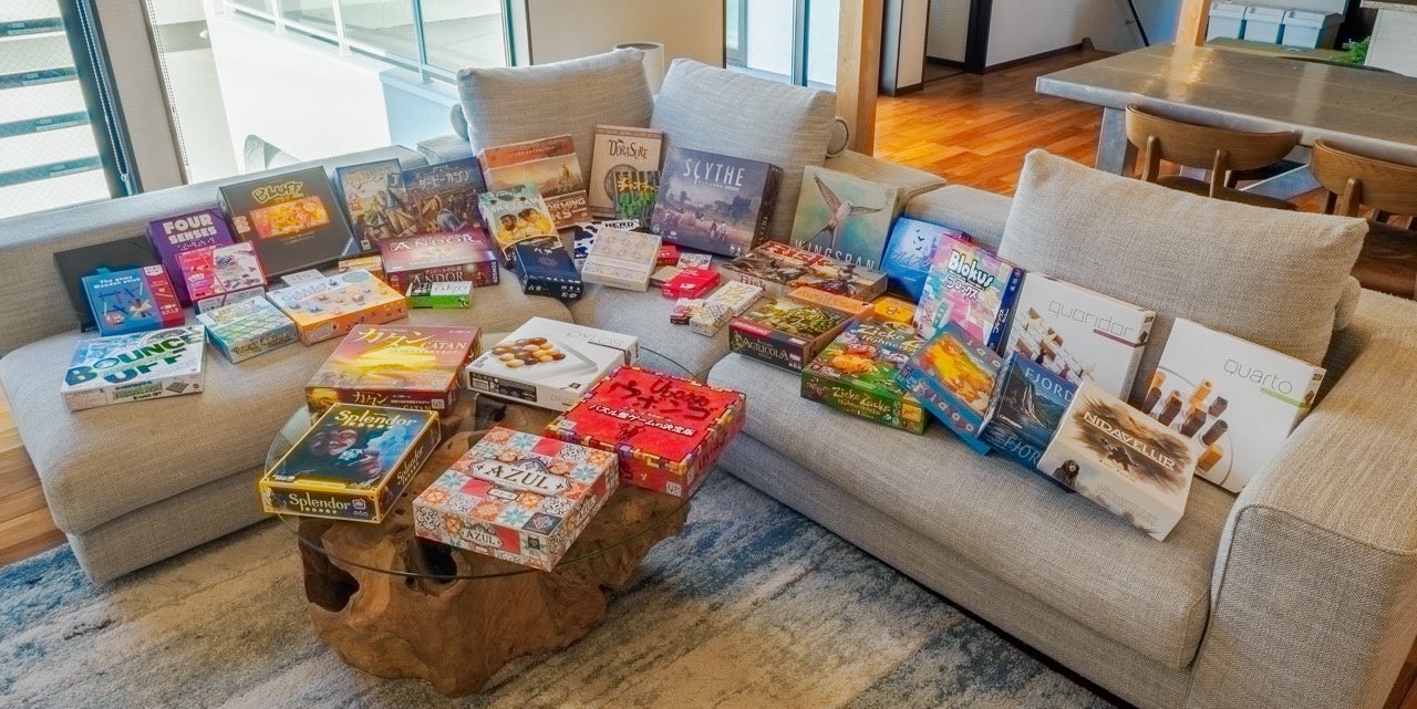 オーシャンフロントの別荘で、“デジタルデトックス” なひとときを。別荘サブスク「WITH SEA 秋谷1st」、天候に左右されない滞在体験を拡充する「ボードゲーム50選」を導入。