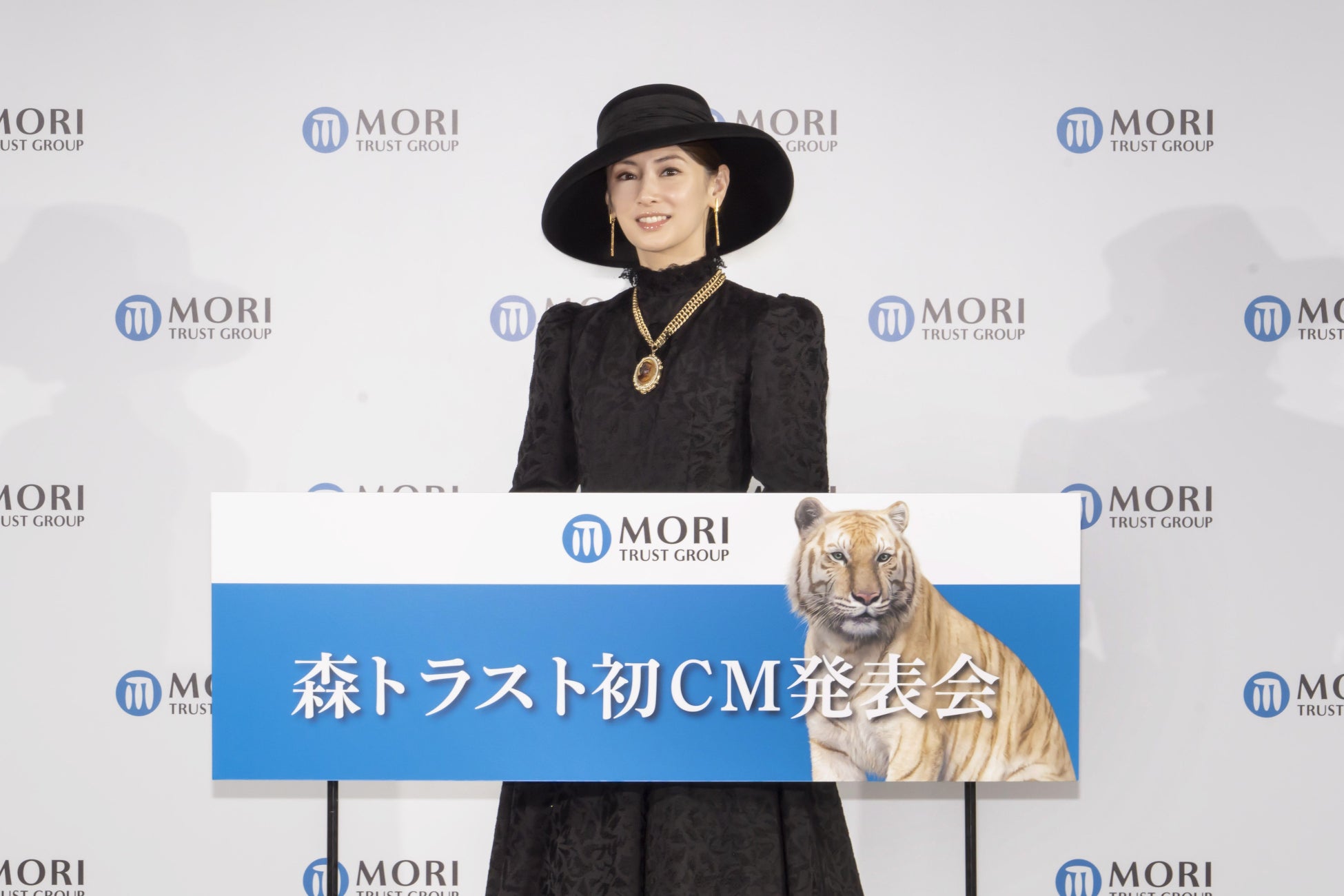 北川景子さんが貴婦人姿で登壇！ご両親との思い出話の披露も！　　森トラスト初CM発表会実施レポート