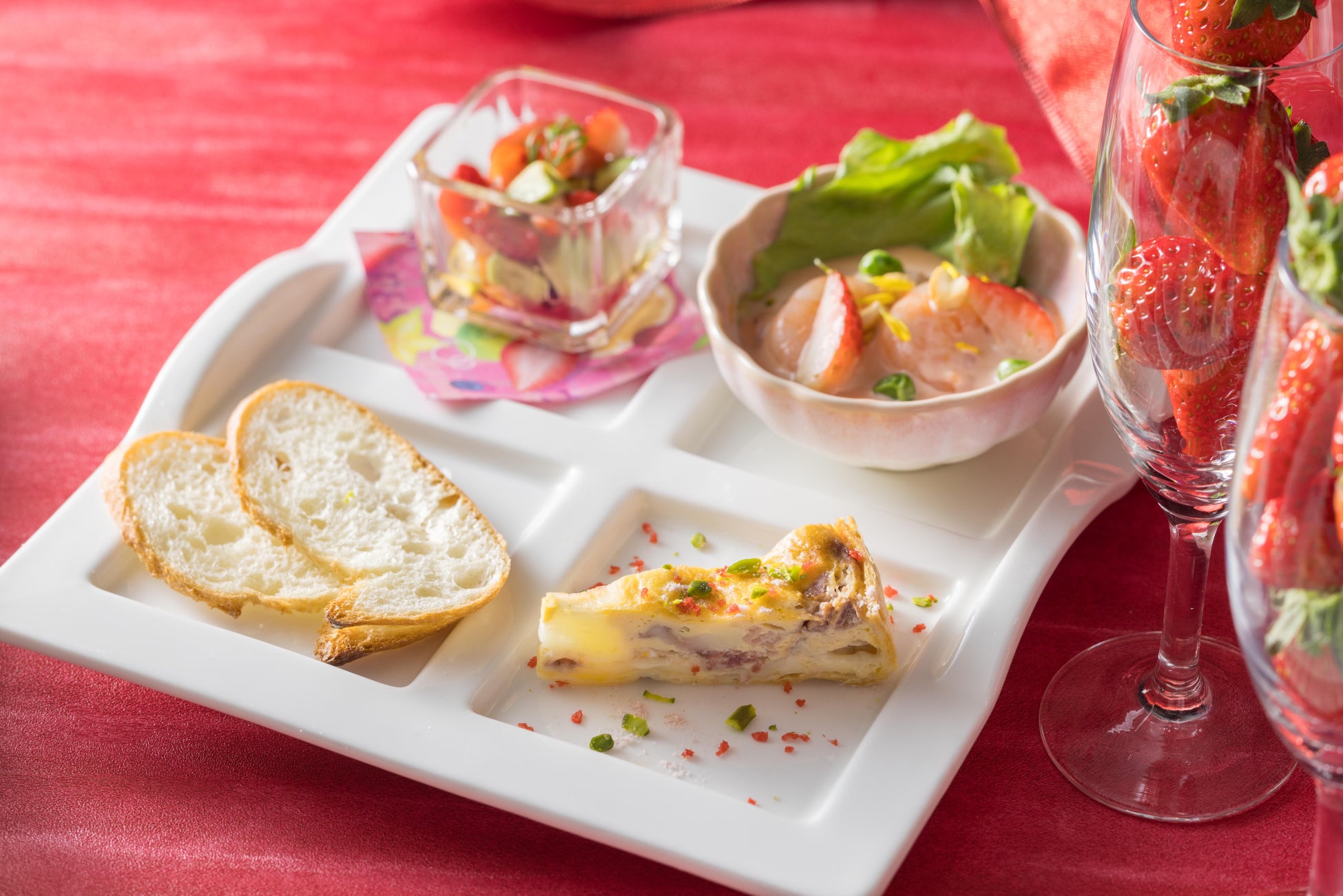 いちごの魅力を味わうランチコースを期間限定で提供！冬から春へ移ろう季節にぴったりな、いちごと贅沢な料理が揃う特別なコース