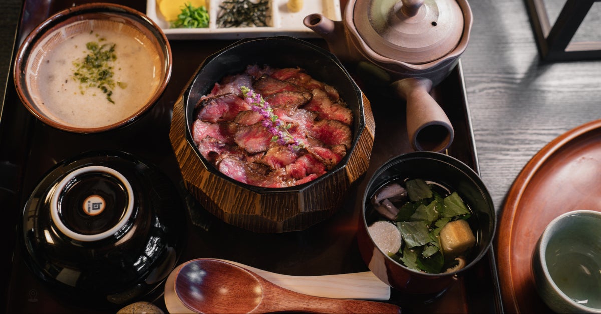 【愛知・瀬戸】【12/27〜12/29／売り切れごめん】1日10食限定「 瀬戸山麓牛を使用した～牛まぶし御前～」 合掌造り×囲炉裏で過ごす“今年最後のご褒美ランチ”！！｜自然薯茶屋