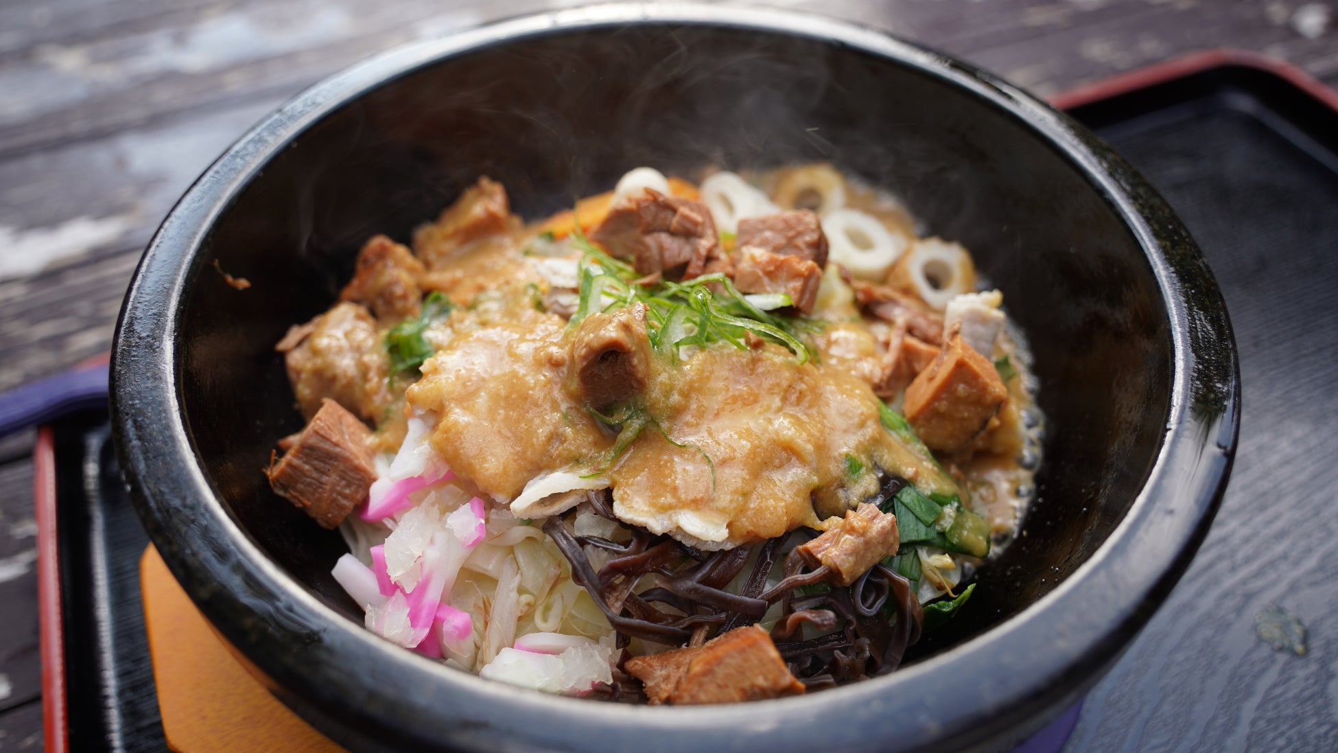 別府ひょうたん温泉が生んだ新名物！別府式・石焼まぜちゃんぽん登場 〜湯けむりとともに味わう、地獄蒸し石焼体験〜