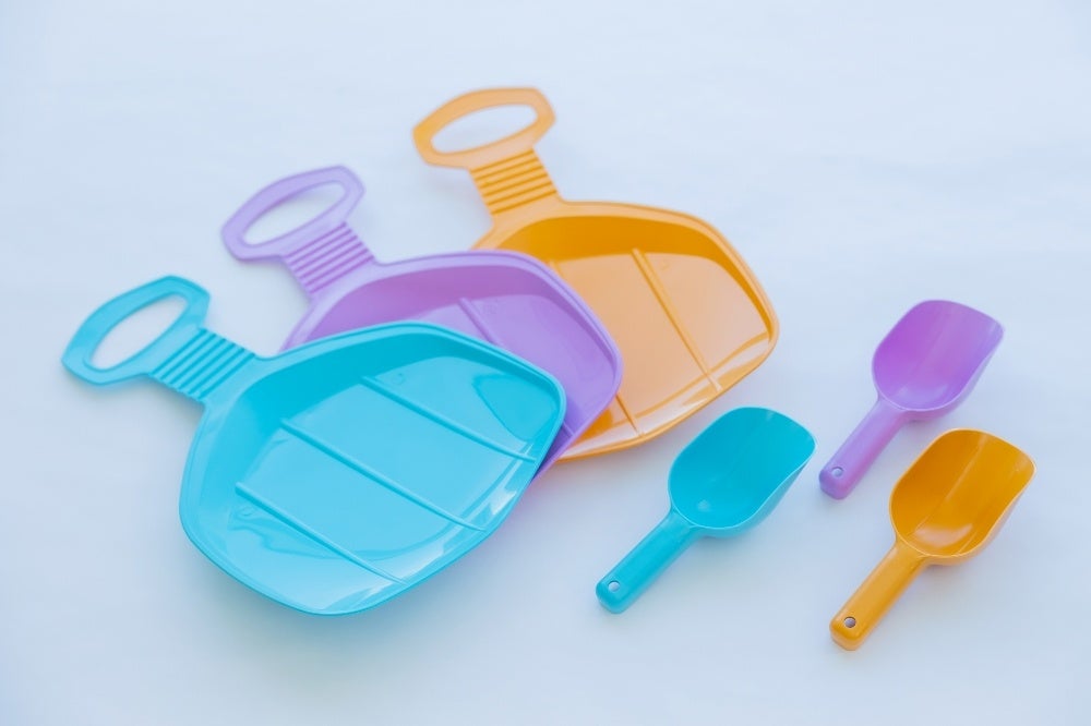 対馬の海洋ごみが雪遊びアイテムに。　再生プラスチックを使用した「スコップ」「ヒップソリ」を　全国のスポーツデポ・アルペン、アルペンアウトドアーズにて発売