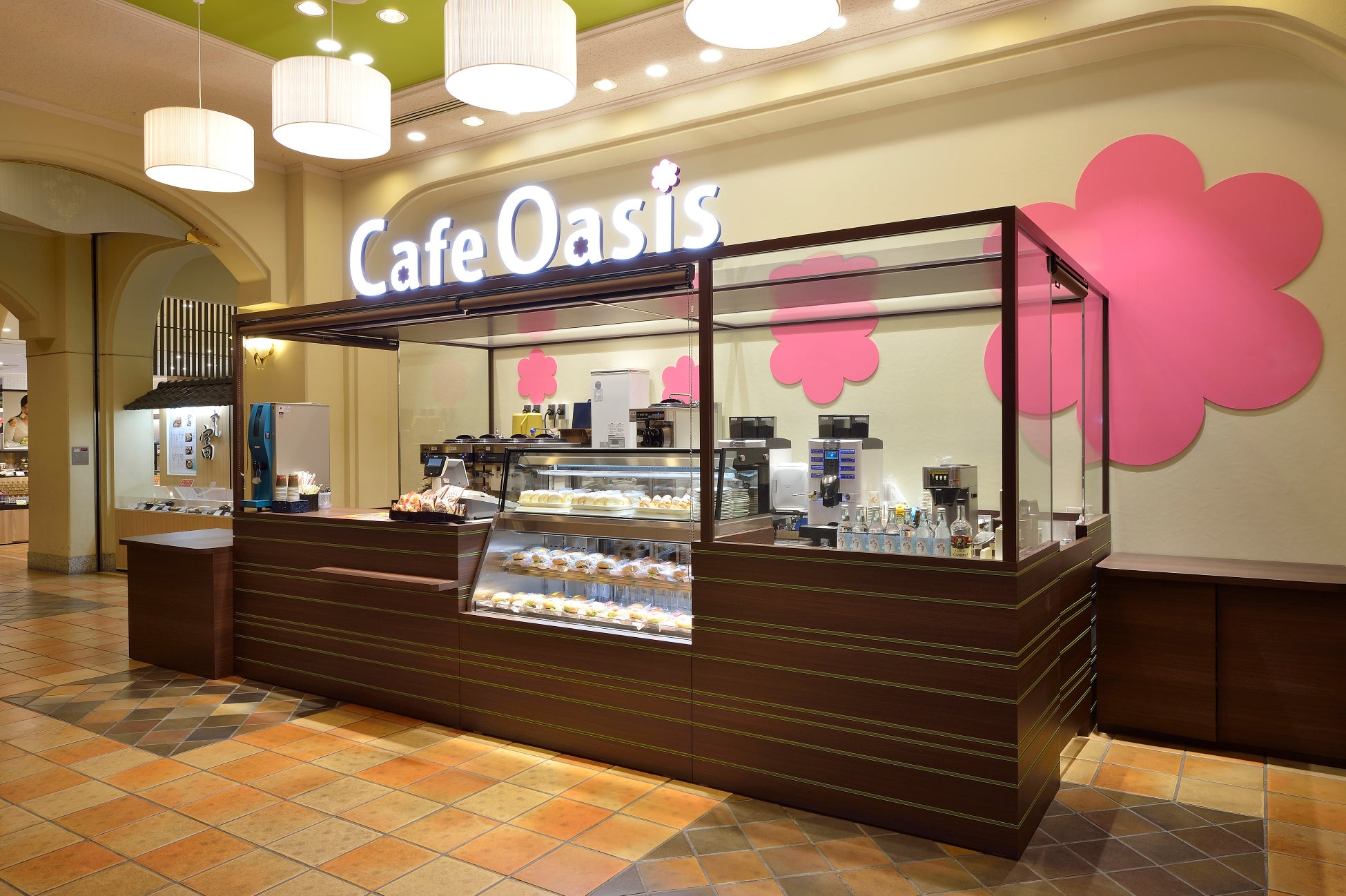 淡路ハイウエイオアシス-オアシス館1F「カフェオアシス」で、大人気のソフトクリームが、リニューアル！！年末年始の運転休みなどで憩いの『ひととき』を。