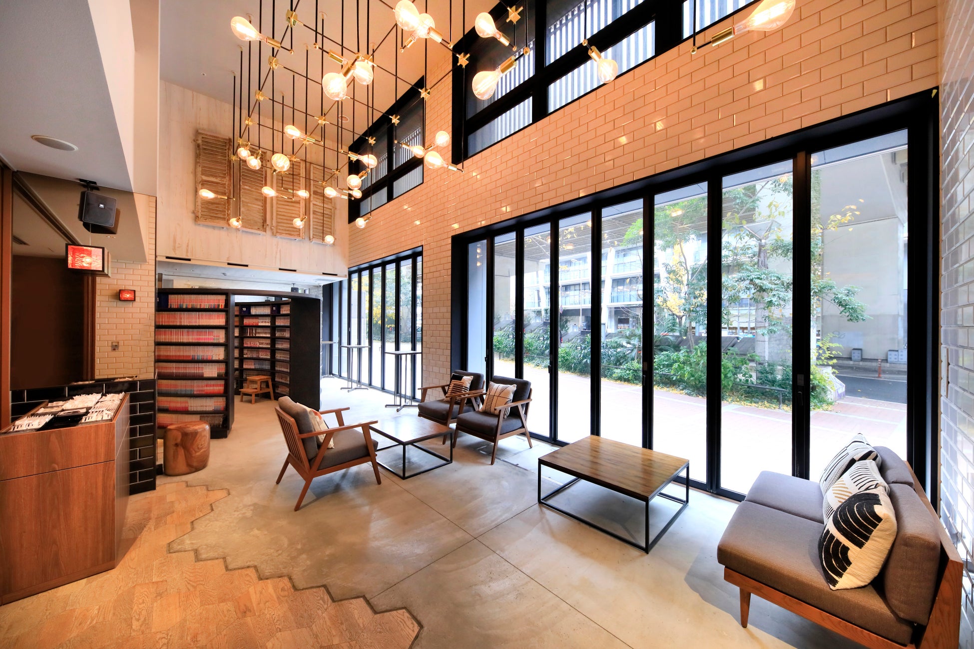 阪急大阪梅田駅より徒歩7分！滞在中約10,000冊のMANGA読み放題『クインテッサホテル大阪梅田 Comic&Books』が12月23日（火）リブランドオープン