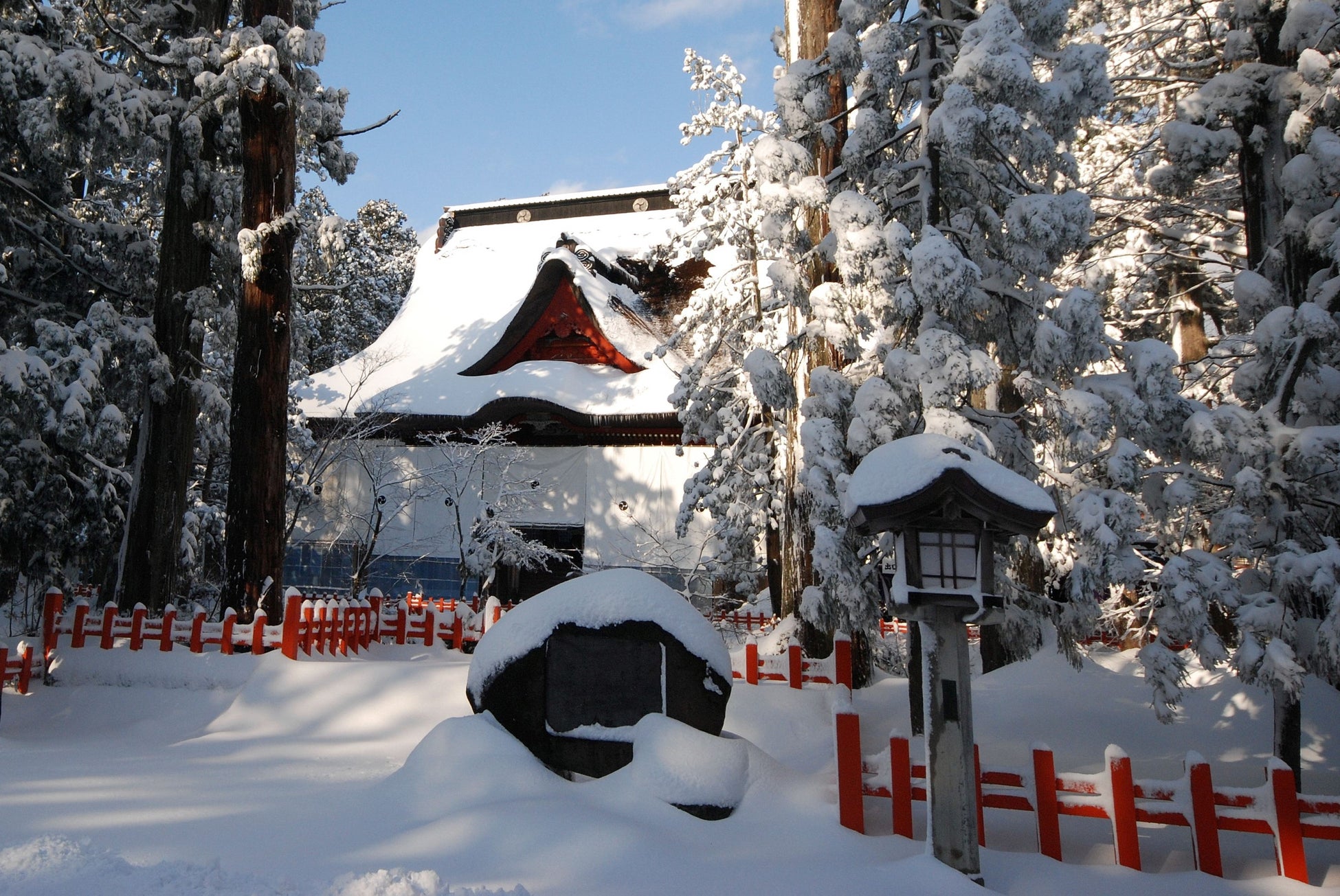 開山から1400年以上の歴史を持つ羽黒山　2026年は12年に一度の「午歳御縁年」　羽黒山に一番近いホテル・休暇村庄内羽黒では、宿泊者限定で早朝参拝ができます