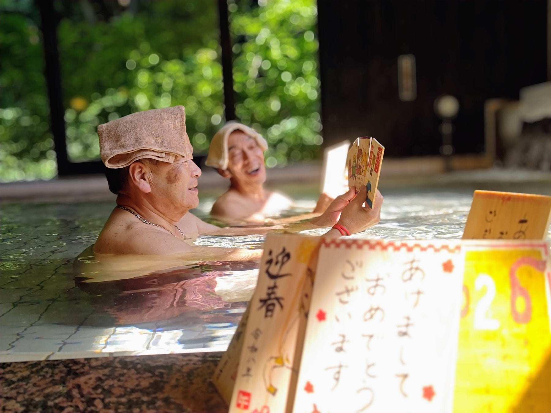 1道10県27店の温浴施設が参加するお正月イベント。お客さまに新年のご挨拶を伝える「年賀状風呂」を実施します