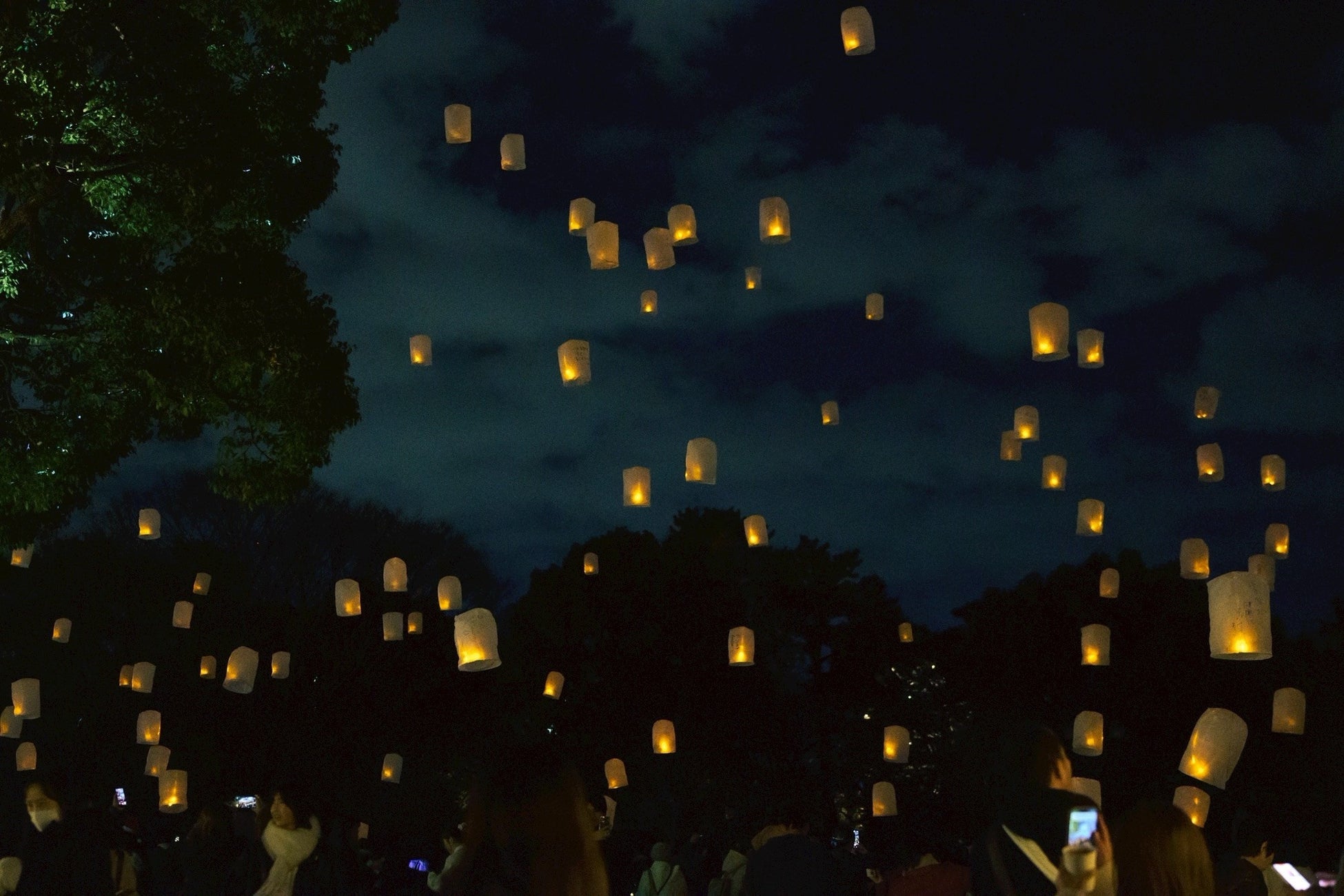 【静岡・駿府城公園】新しい一年の始まりを幻想的な光で彩る。「ランタン夜市とWONDERFUL AFTER HOLIDAY」2026年1月9日〜11日開催決定！