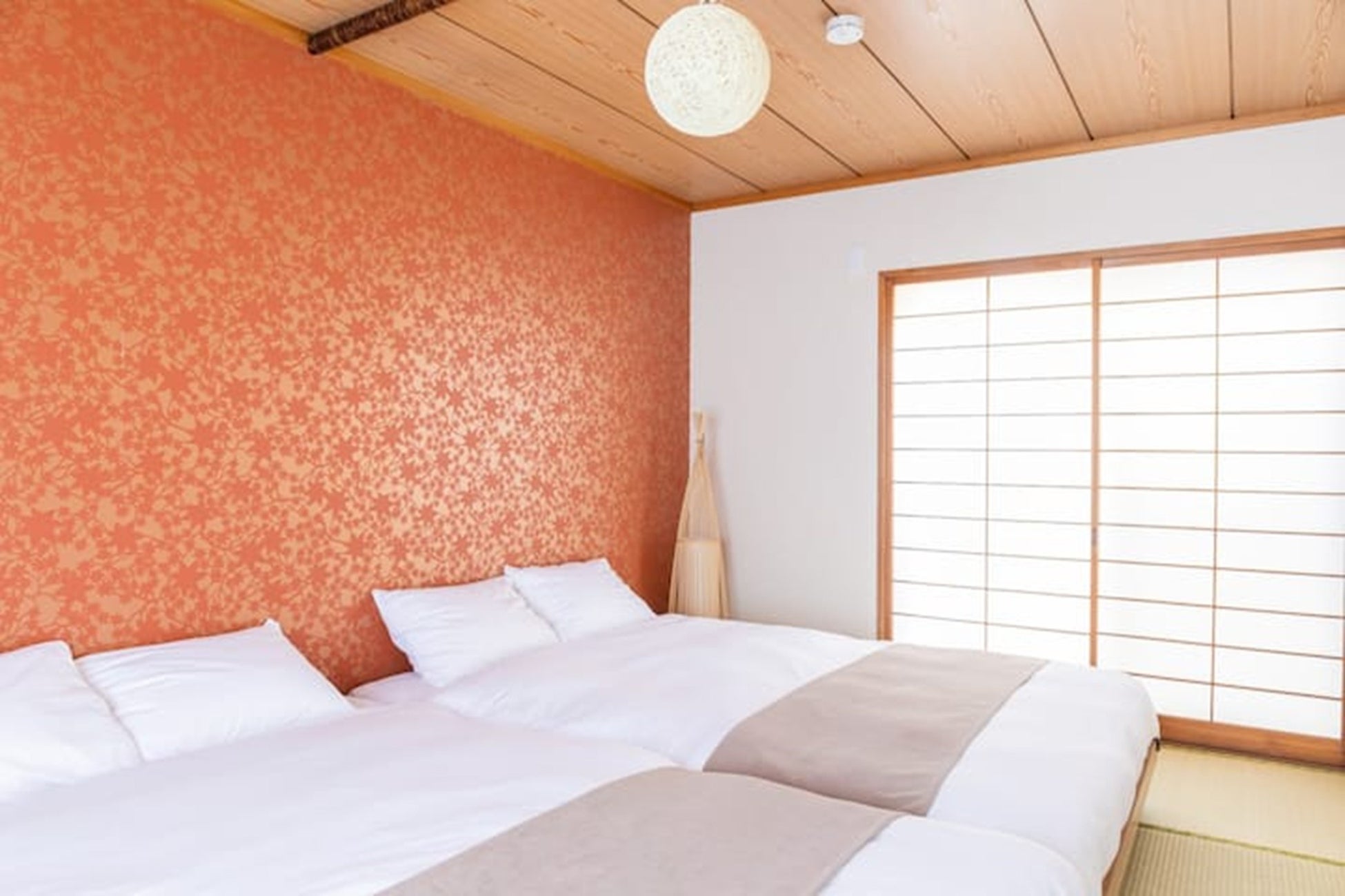 【昭和西川】の「MuAtsu（ムアツ）マットレス」としわになりにくいカバーリング「TumbDry®（タンブドライ）」、東京・西新井の一棟貸切宿泊施設『ANIME-2』に導入