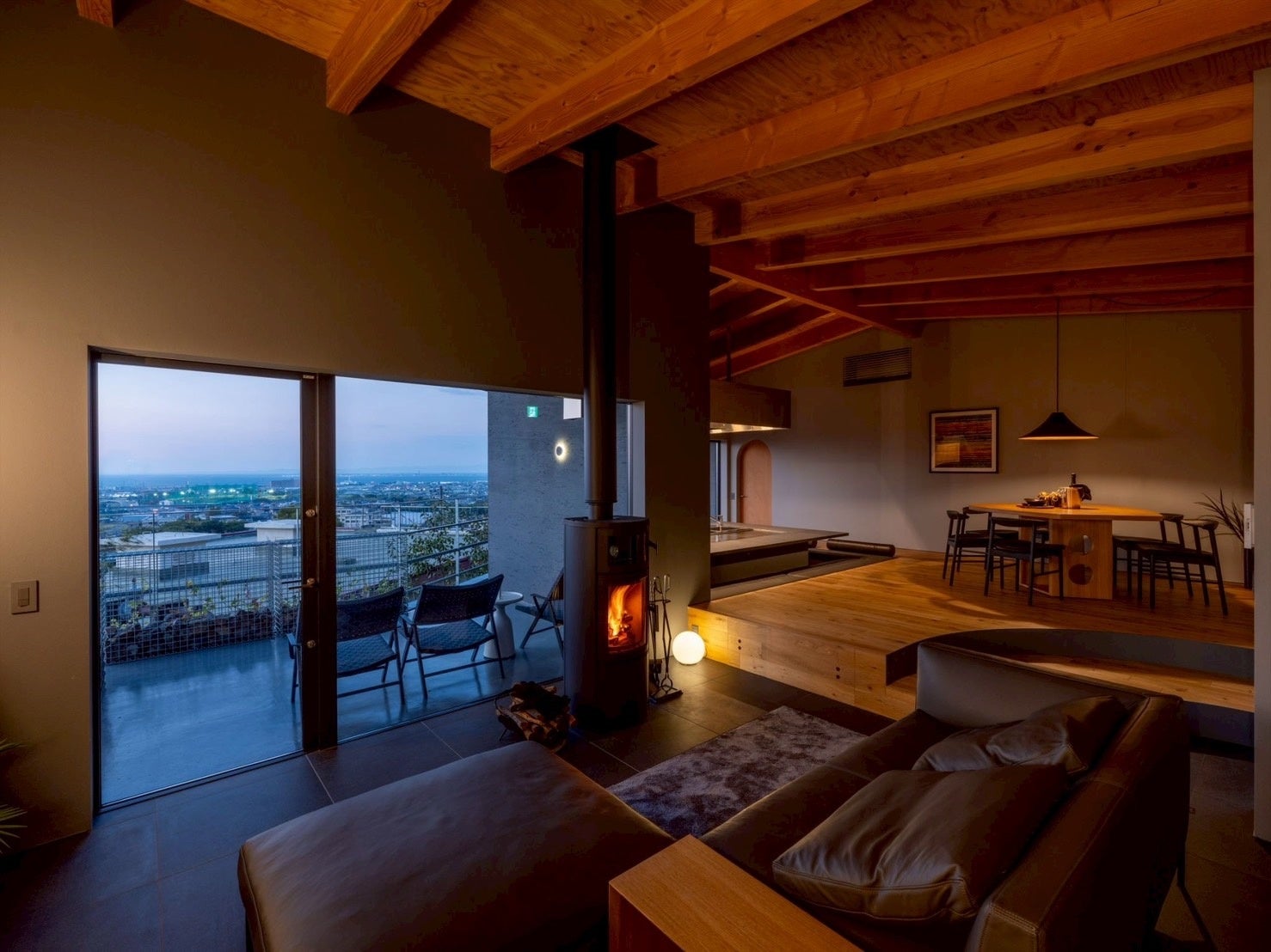 大阪府阪南市に本格サウナ付きの一棟貸しヴィラ“private villa ten -KUMANO-” が2025年11月1日開業。本格サウナ・露天風呂・出張シェフによる鉄板焼きディナーコースを提供