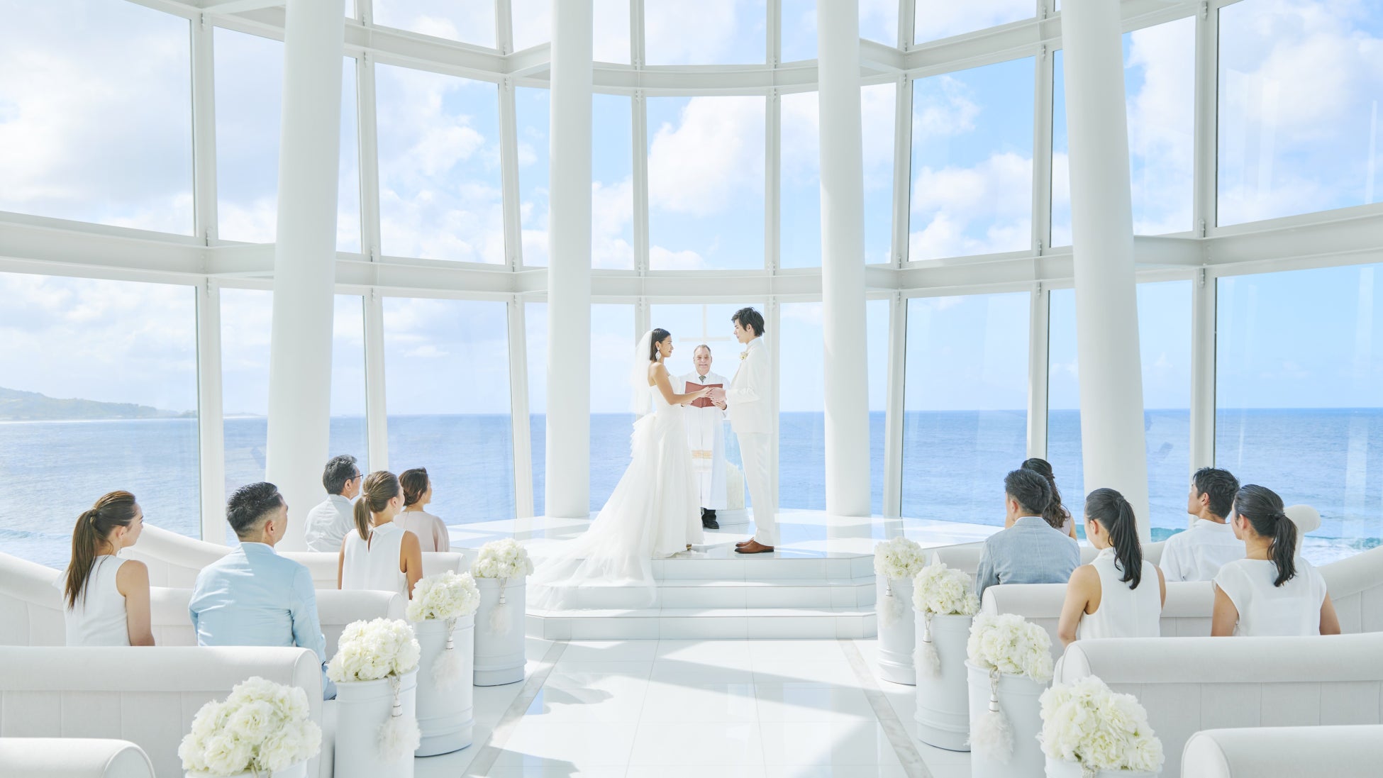 アールイズウエディング、2026年1月3日にグアムの絶景チャペル「ホワイトアロウチャペル」の新規予約受付開始！ハワイのウエディングリゾート「ザ・テラス・バイ・ザ・シー」をグランドオープン