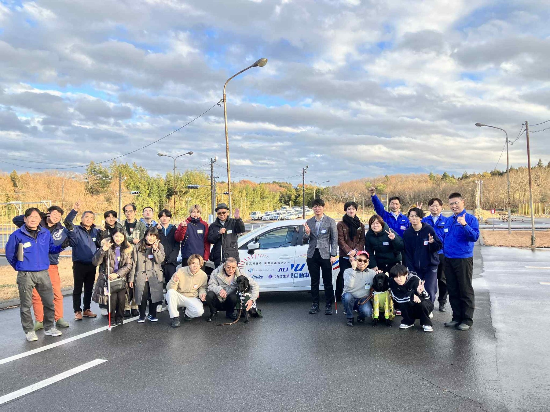 視覚障害者が“自らハンドルを握る”自動車運転体験ツアーを実施