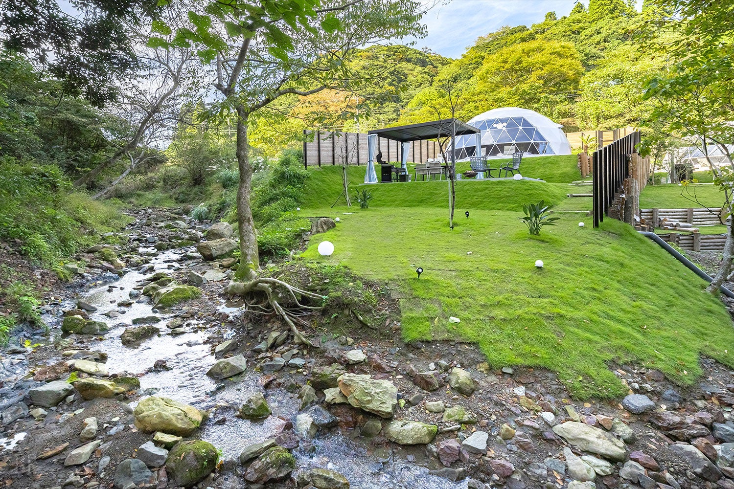 東京ディズニーランド(R)」と「東京ディズニーシー(R)」は本日累計9億人のゲストをお迎えいたしました