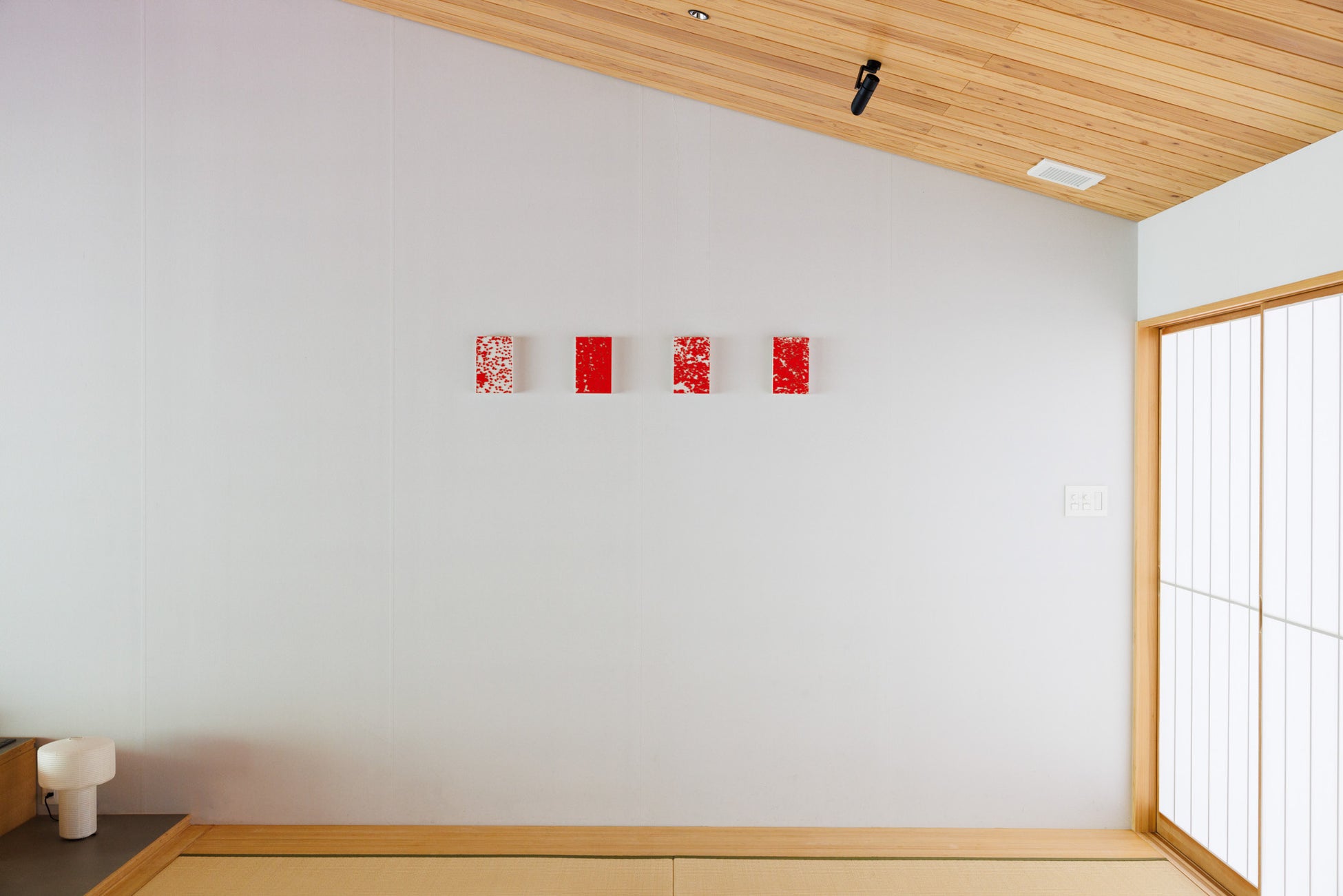 直島旅館 ろ霞、FEATURED ARTIST 第8弾として大和美緒「under my skin」を展示