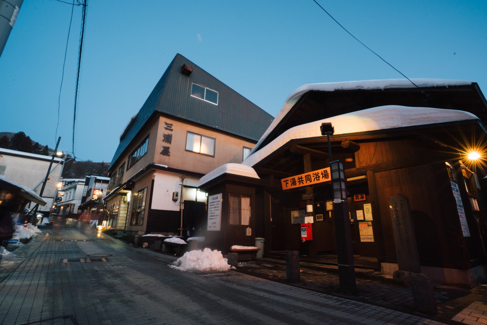 株式会社Yugeが蔵王温泉高湯通りの中心に位置する旧旅館三浦屋を改修し、飲食店、物販、簡易宿泊の機能を併せ持つ複合施設「三浦屋」を開業いたします